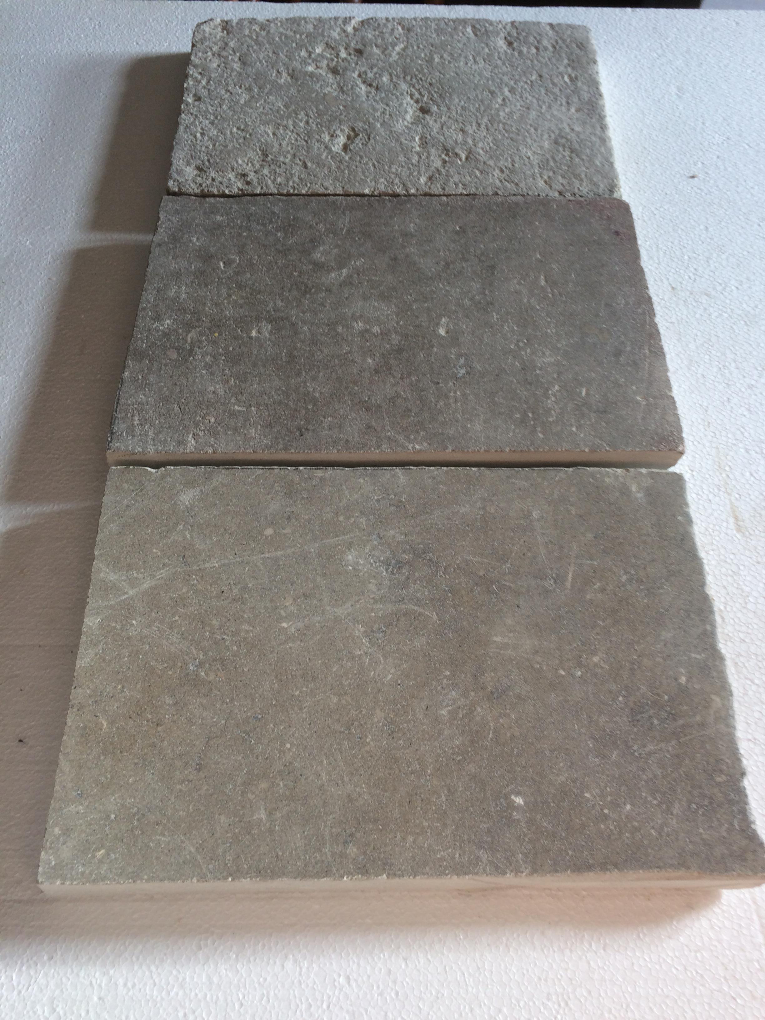 French Antique Gray Barre Monptelier limestone flooring, authentic and original 18th century from South of France.
Rare and unique, in excellent condition, ready for installation as it is.
All pieces at same thickness 1.25 inches, random length and