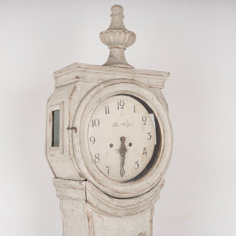 Antique Gray Painted Swedish Mora Grandfather Clock, circa 1820-40 In Good Condition In Round Top, TX