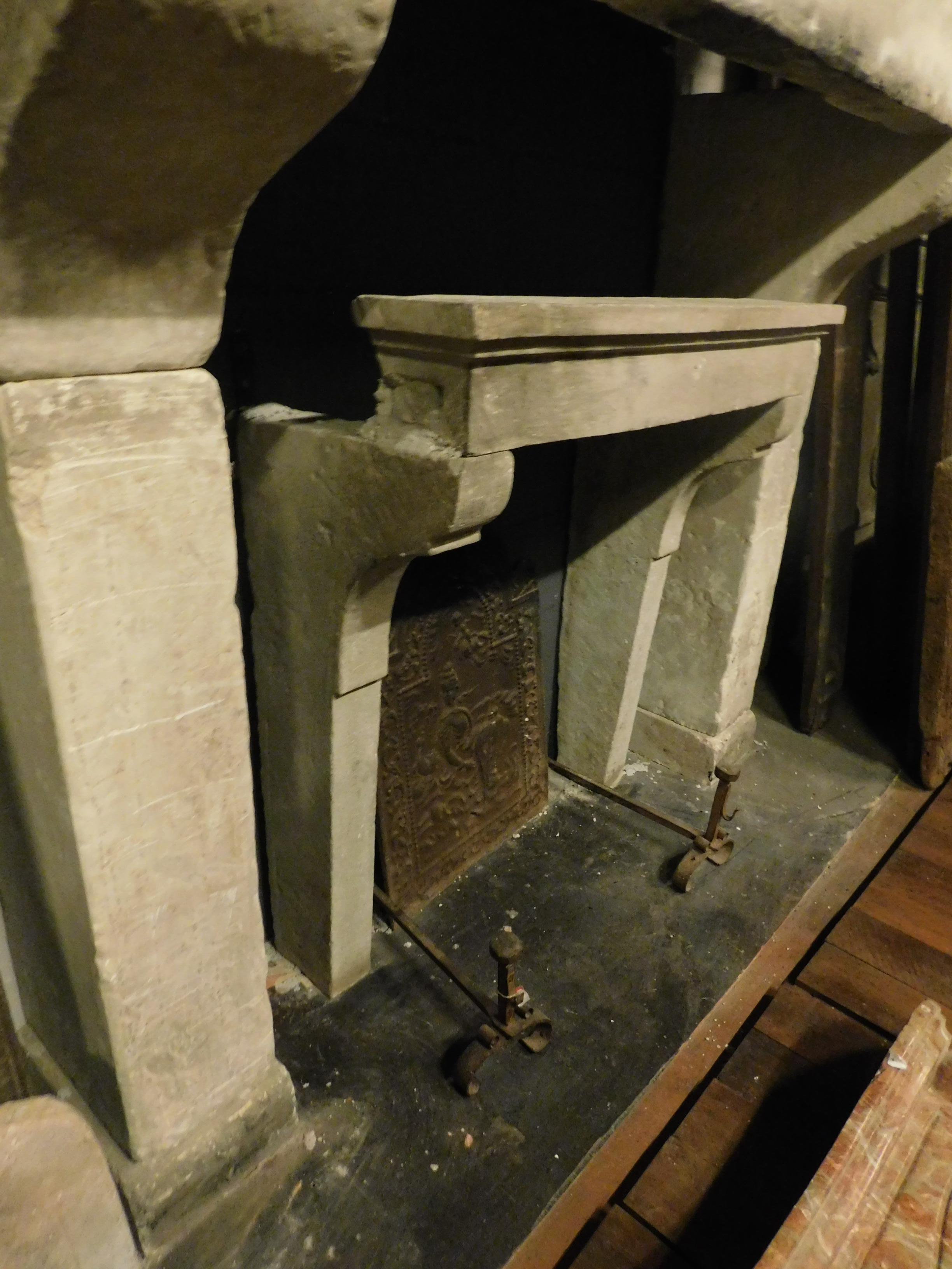 Antique Gray Stone Fireplace Mantel, Wavy Legs, 1700, Italy In Good Condition In Cuneo, Italy (CN)