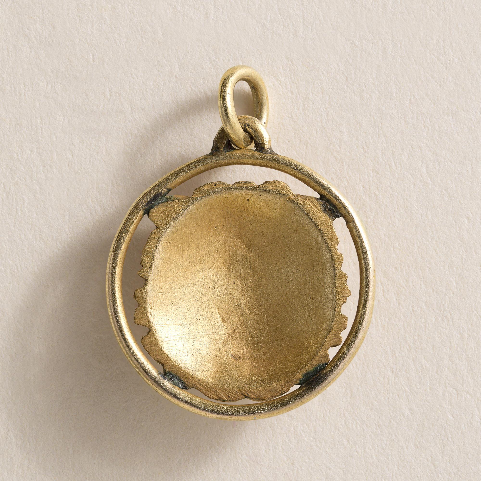 Antique Greek God Face of Bacchus 18K Yellow Gold Pendant Charm In Good Condition For Sale In Los Angeles, CA