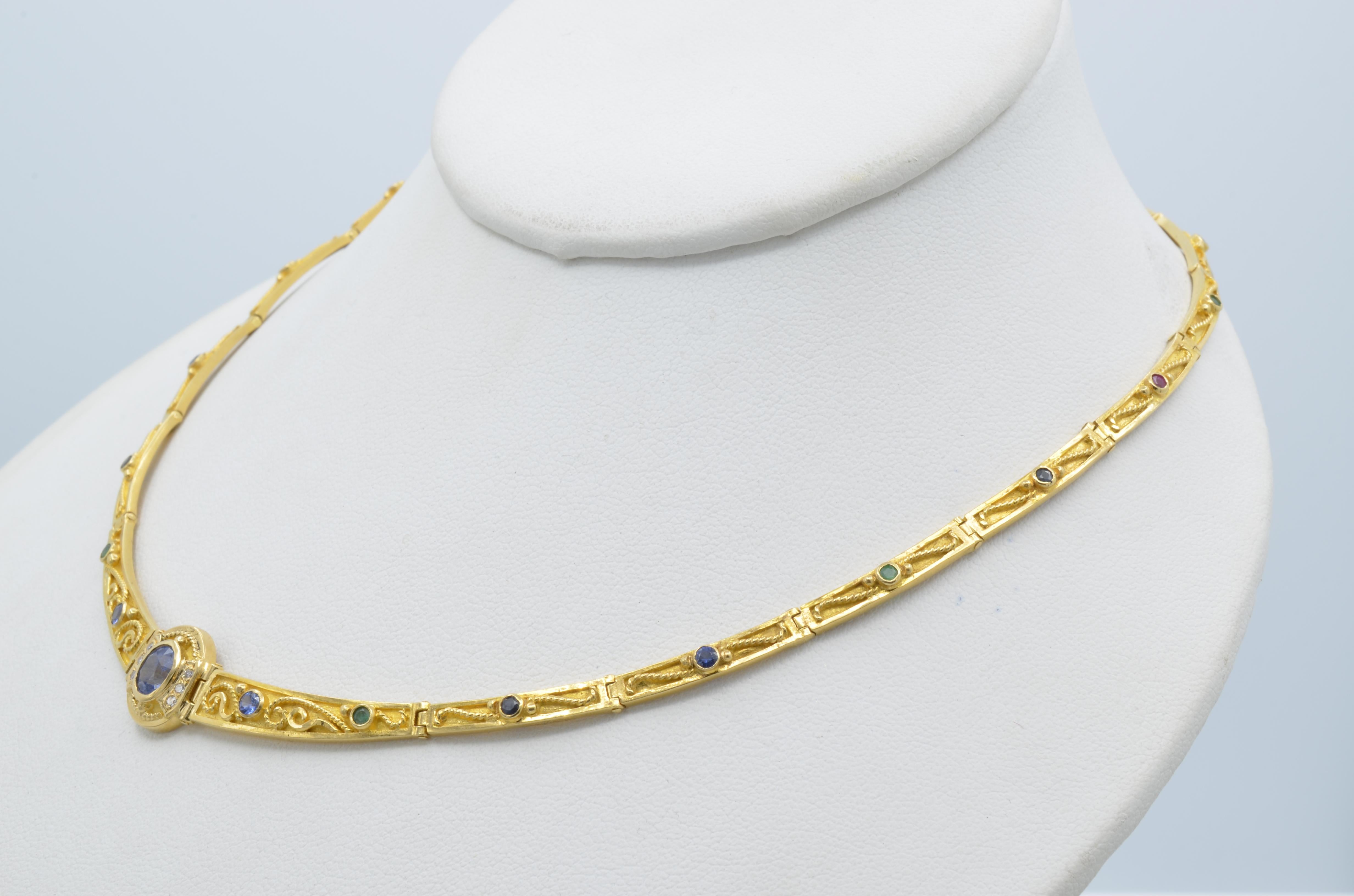 Taille ronde Collier à maillons articulés grecs en or 18 carats et saphirs