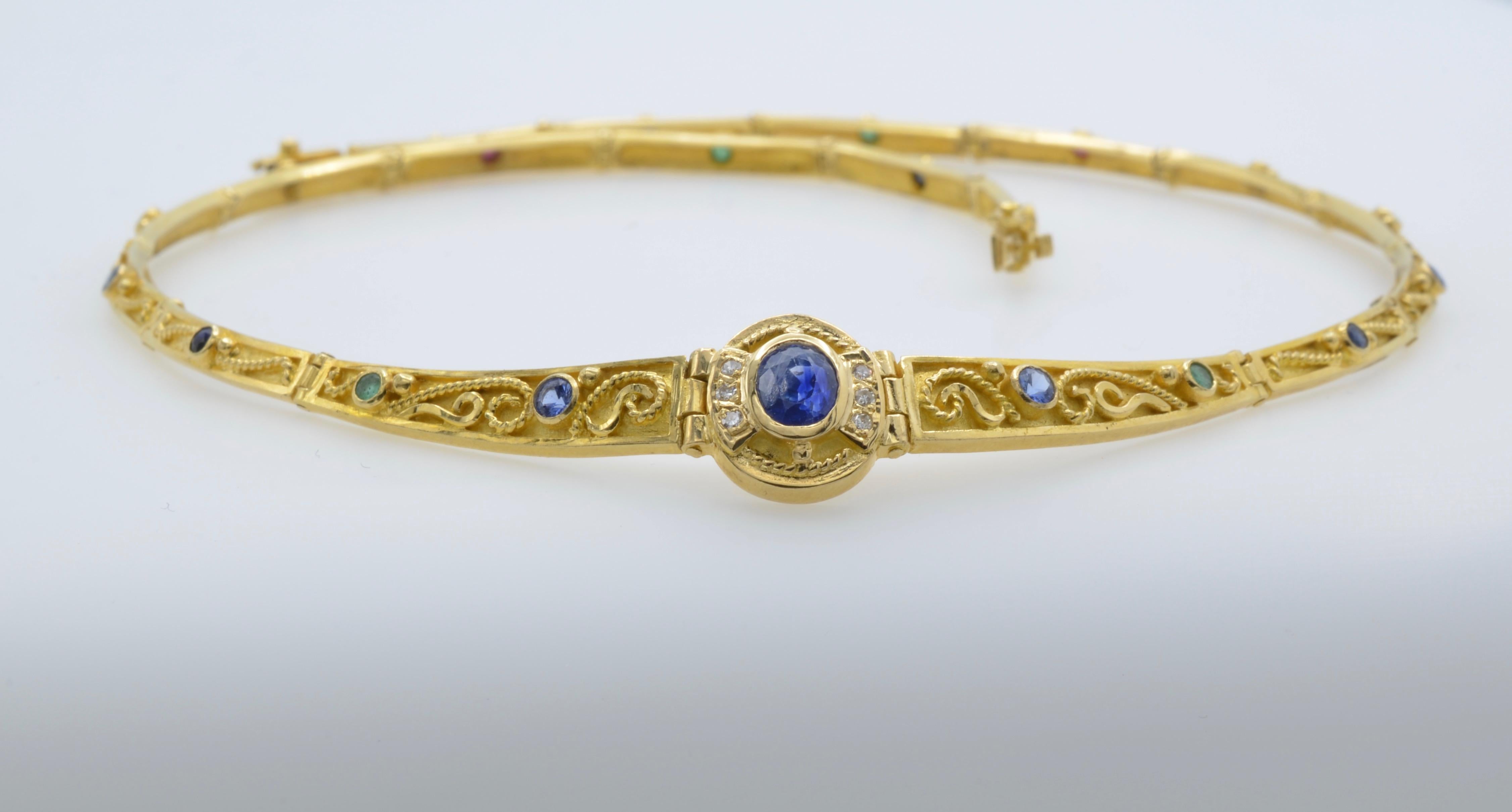 Halskette aus Gold mit griechischem Kragen 18K und Saphiren und beweglichen Gliedern im Zustand „Hervorragend“ im Angebot in Berkeley, CA