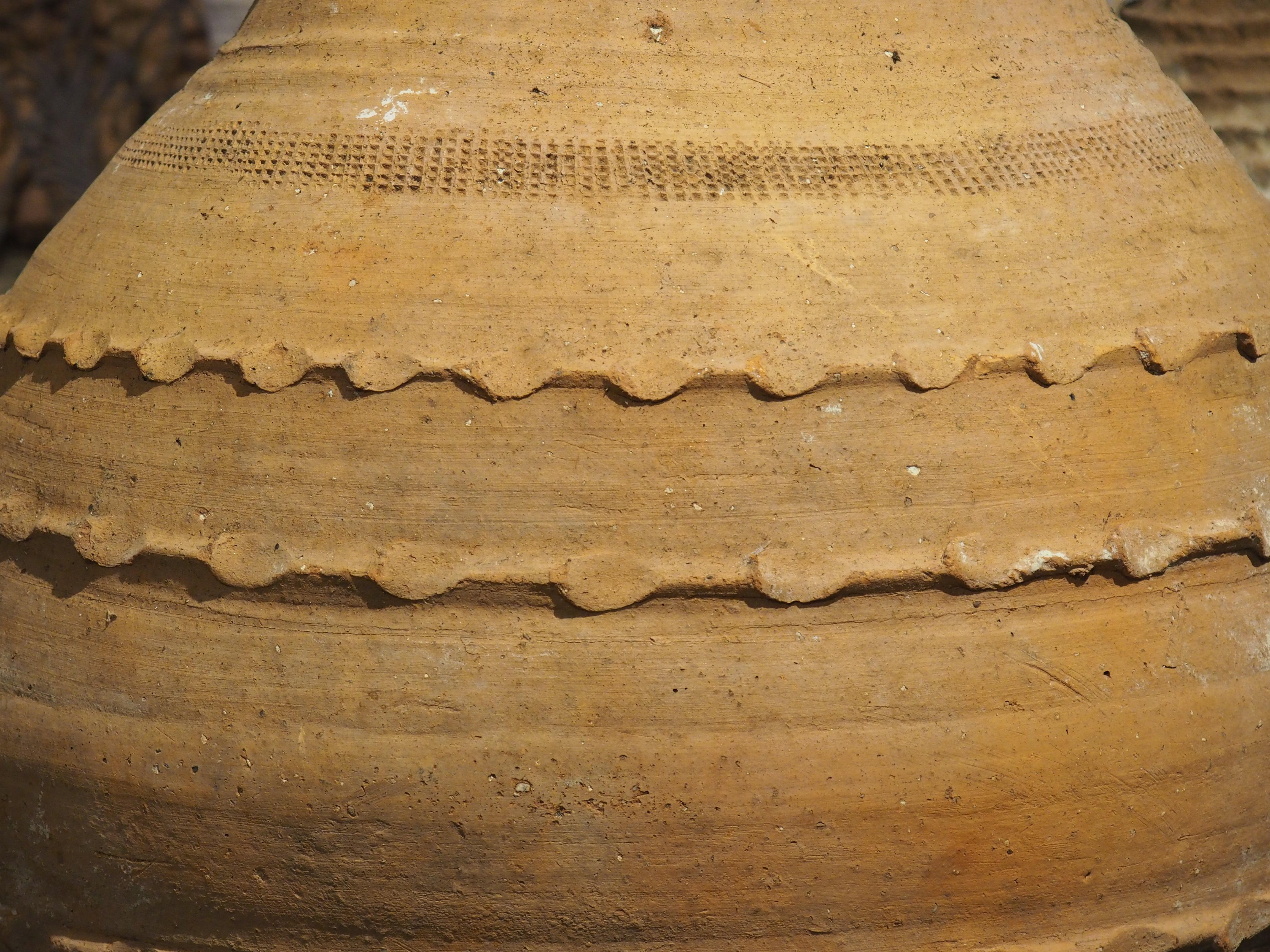 Pot à huile grec ancien représentant des raisins ou des olives, 19ème siècle Bon état - En vente à Dallas, TX