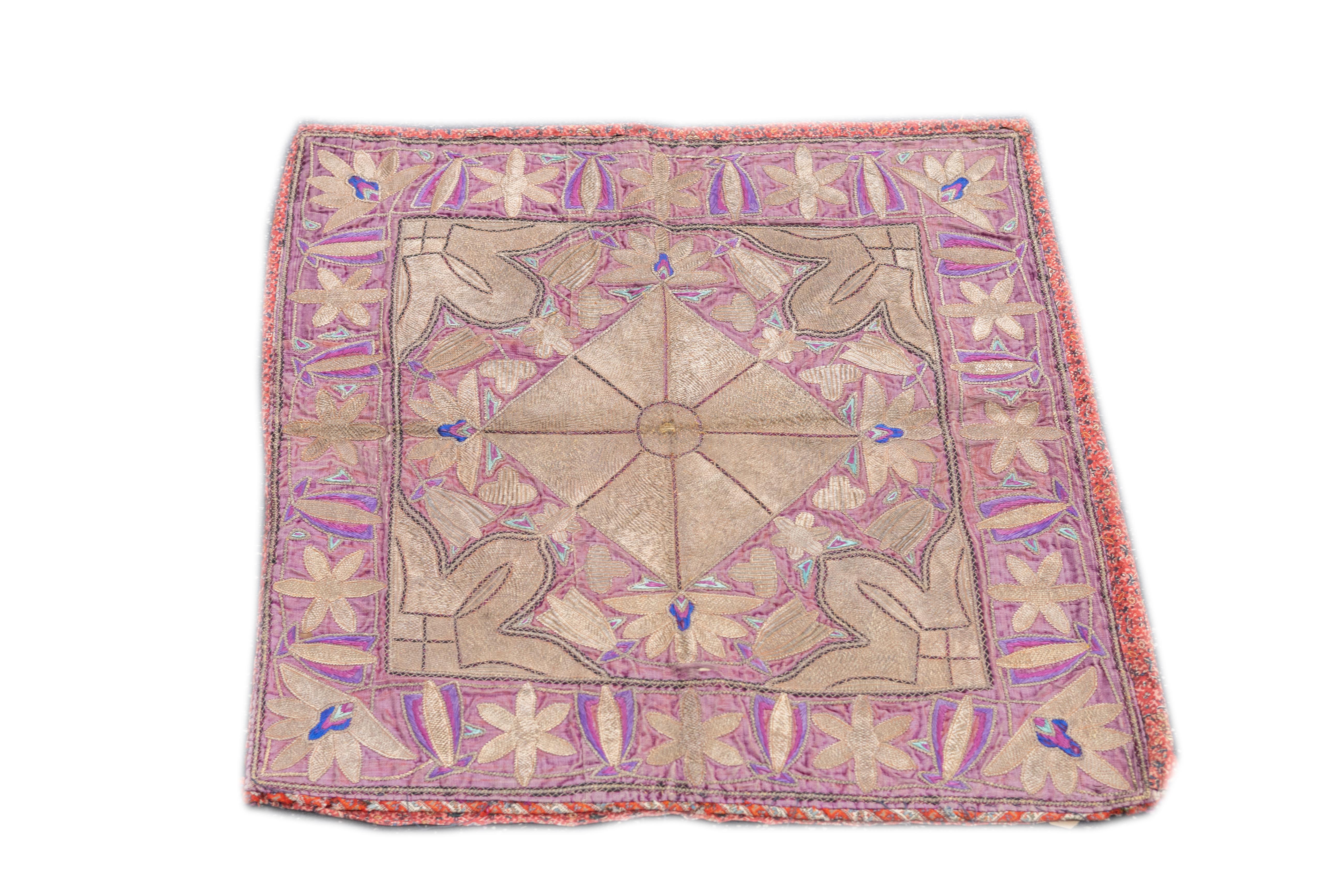 Tappeto tessile antico Greek Island 2'2'' x 2'2'' In condizioni buone in vendita a New York, NY
