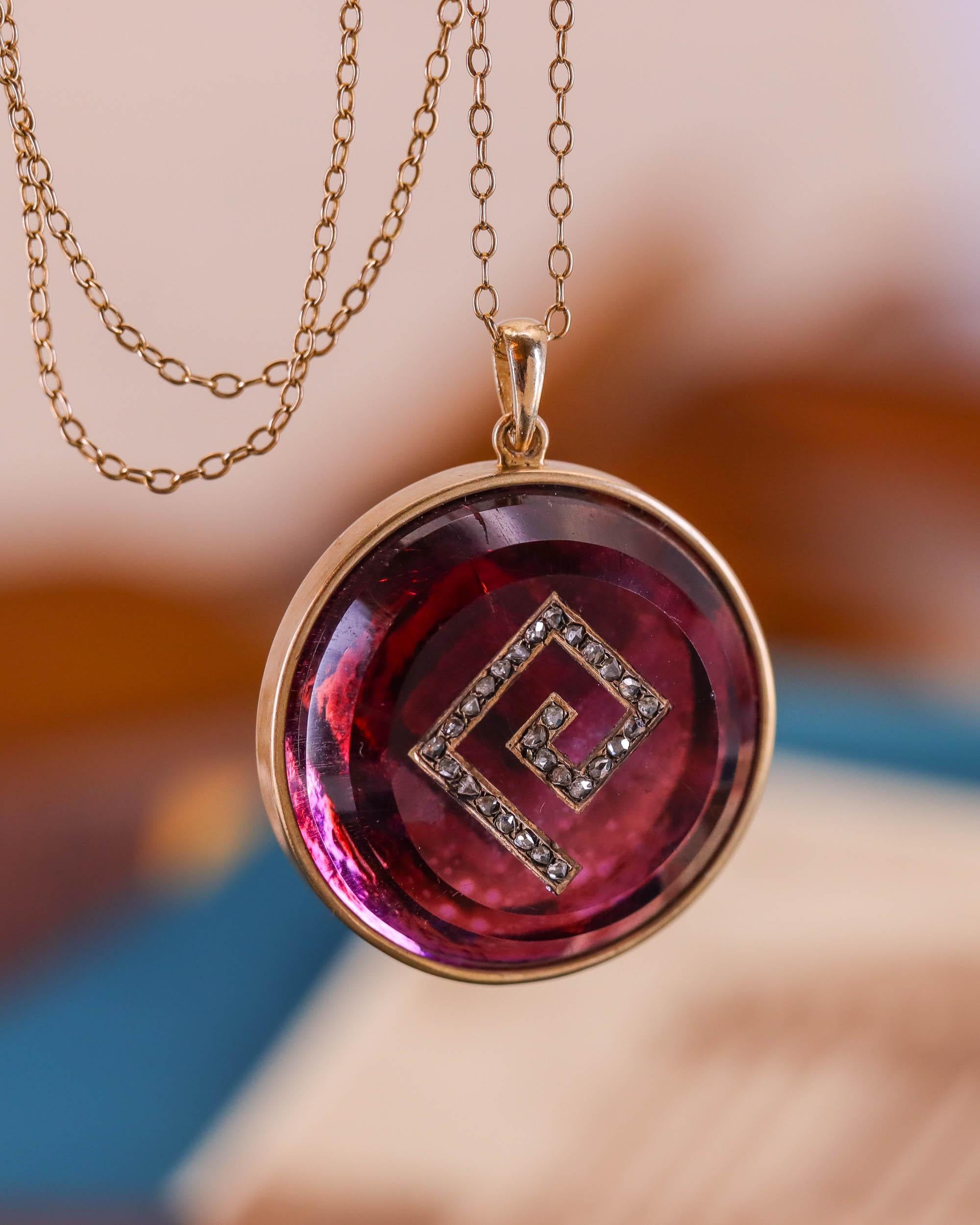 Pendentif en or 14k avec clé grecque antique Bon état - En vente à Lewisburg, PA