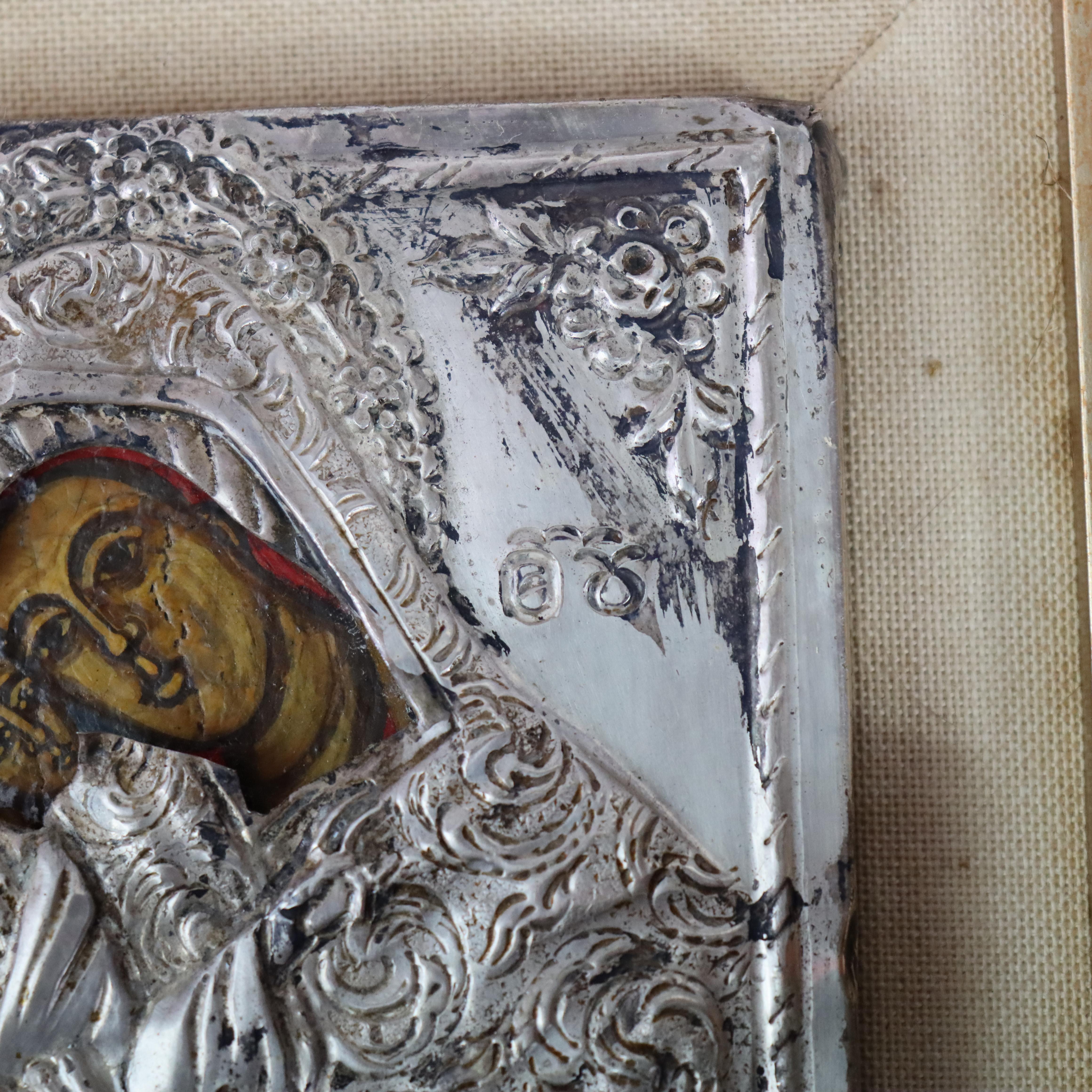 Icône grecque orthodoxe ancienne en argent avec Madone et enfant 19eC.    
Dimensions - 15,25 
