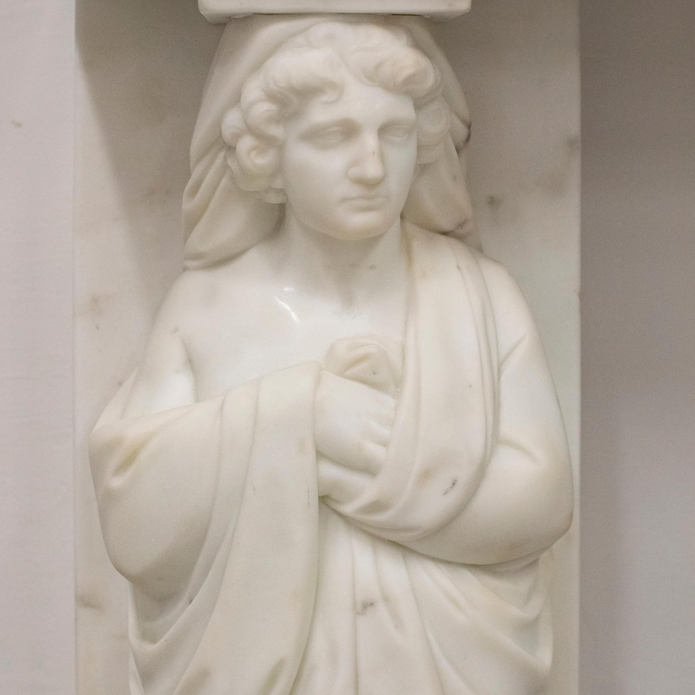 Marbre Antique Revive Statuaire Cheminée en marbre en vente