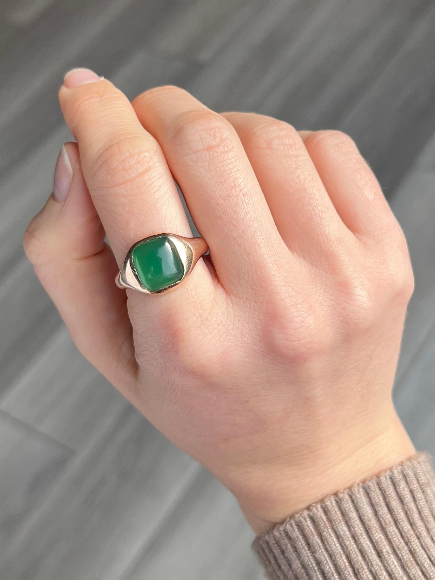 Cabochon Antique Green Agate Charles Green & Sons 9 Carat Gold Signet Ring For Sale