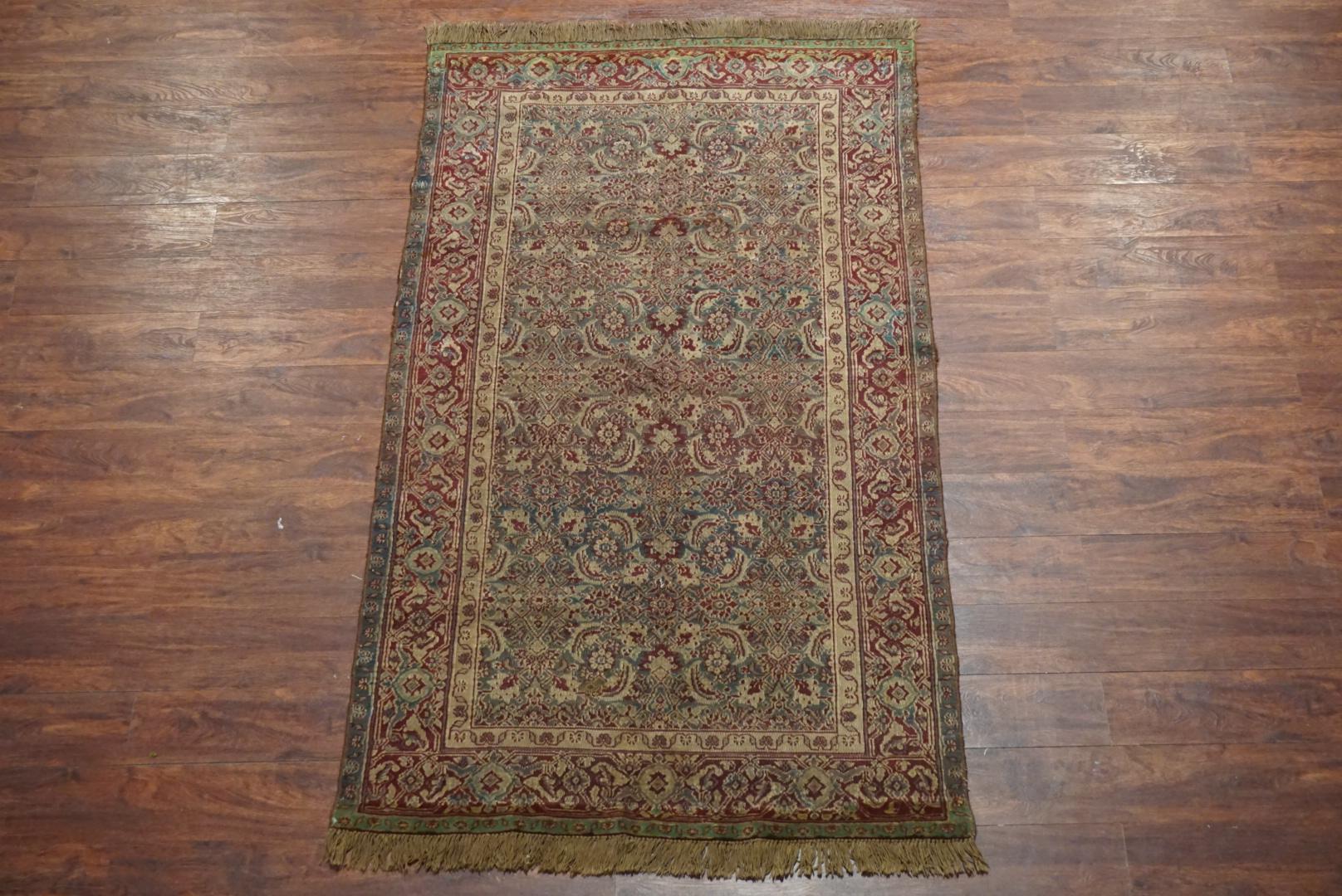 Poils de laine noués à la main sur une base de coton.

Circa 1900

Dimensions : 3'10