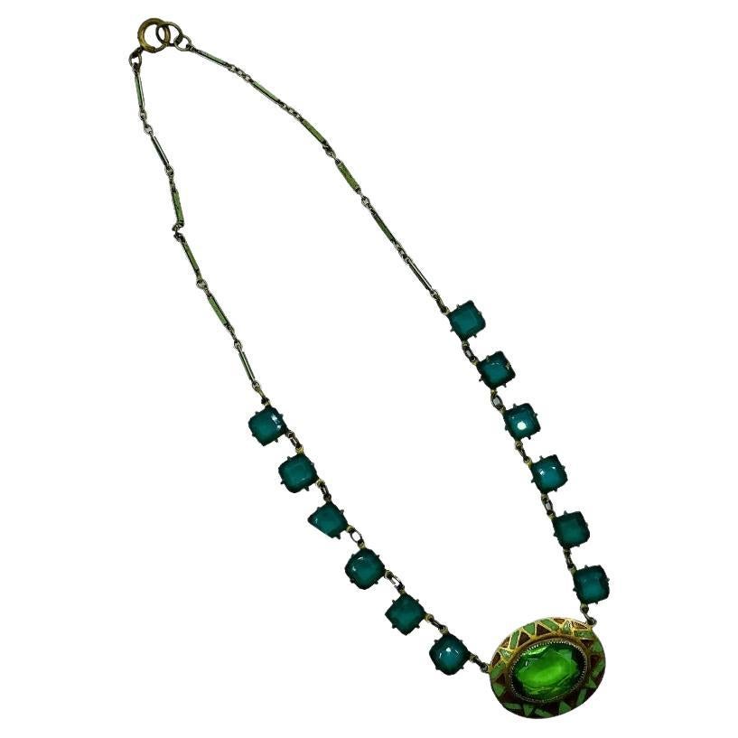 Antike grüne und braune Emaille-Halskette aus grünem Glas im Angebot