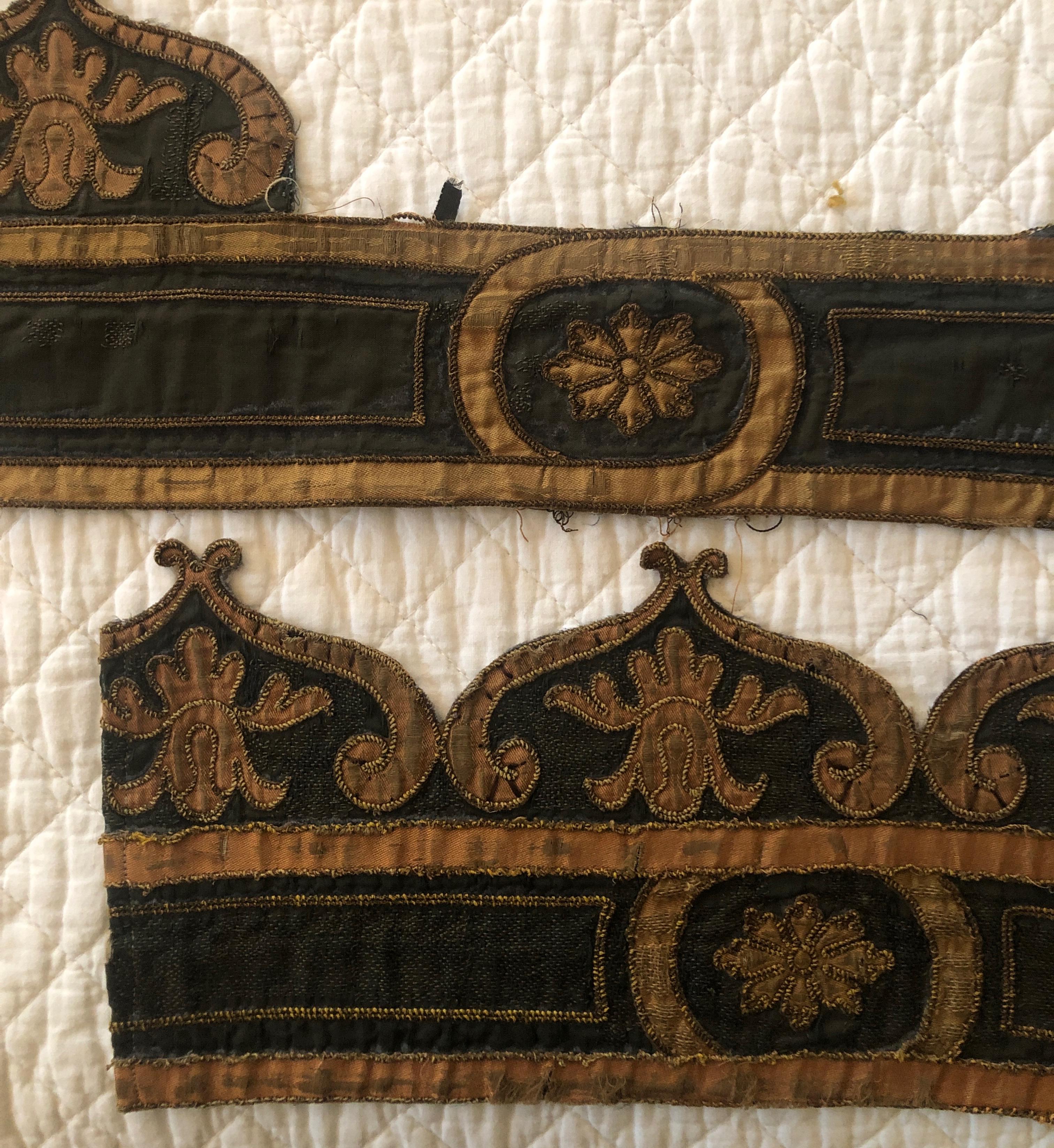 Antique Green and Gold Embroidered Decorative Trim In Good Condition In Oakland Park, FL