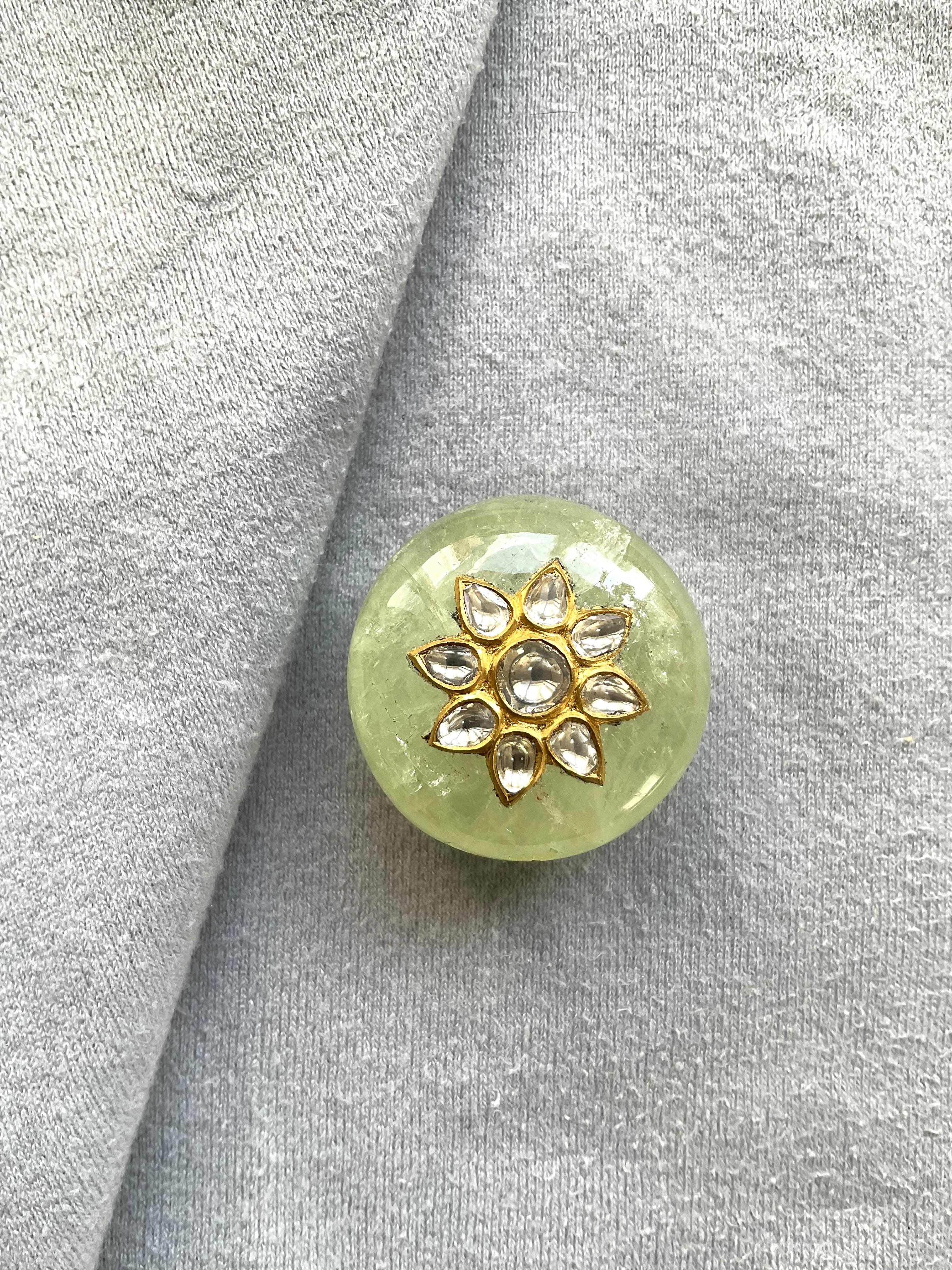 Antique Green Beryl 146.20carats Gem with 22kgold Handwork with Natural Diamonds In New Condition For Sale In Jaipur, RJ