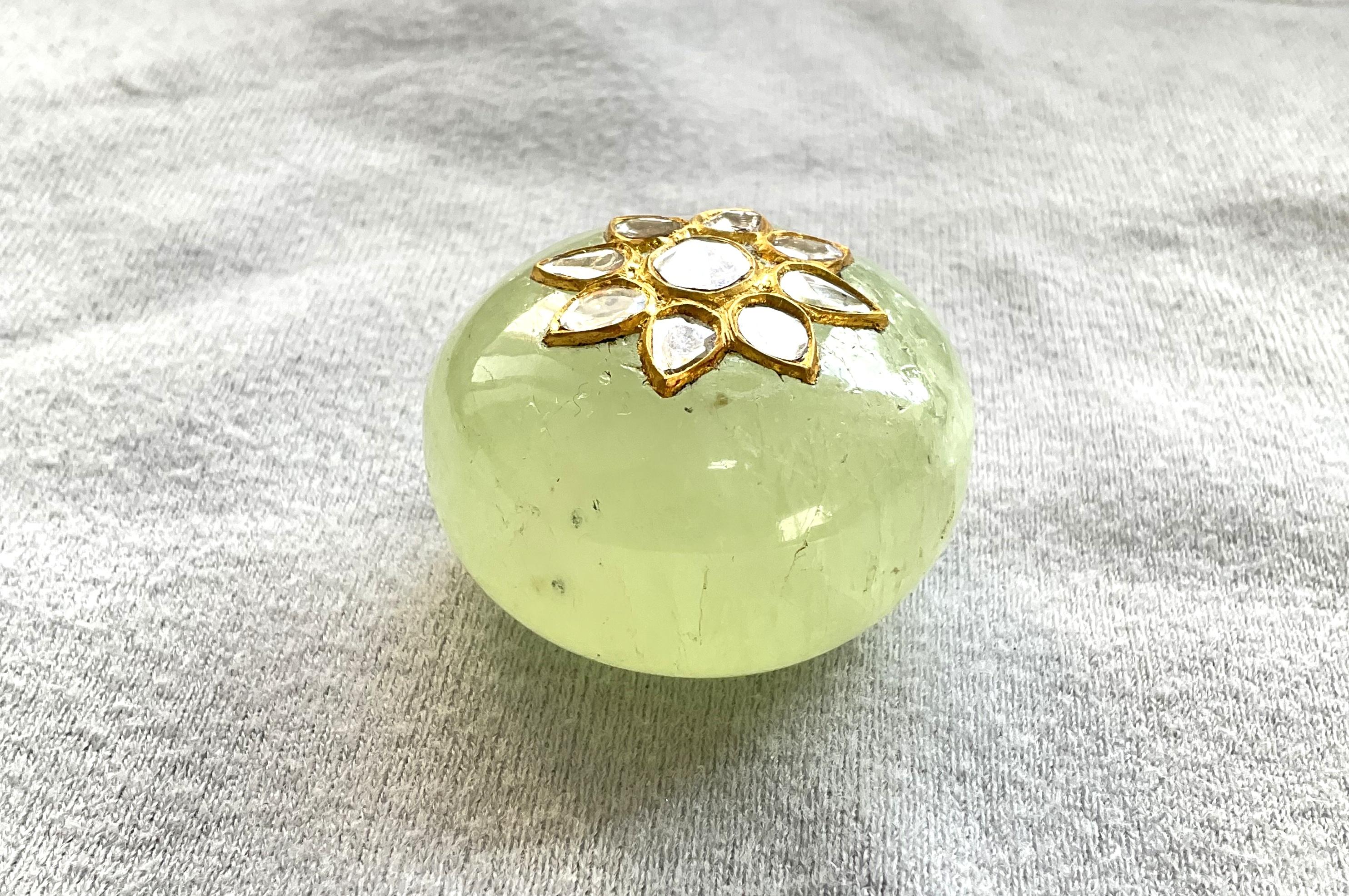 Antique Green Beryl 238.47carats Gem with 22kgold Handwork with Natural Diamonds In New Condition For Sale In Jaipur, RJ