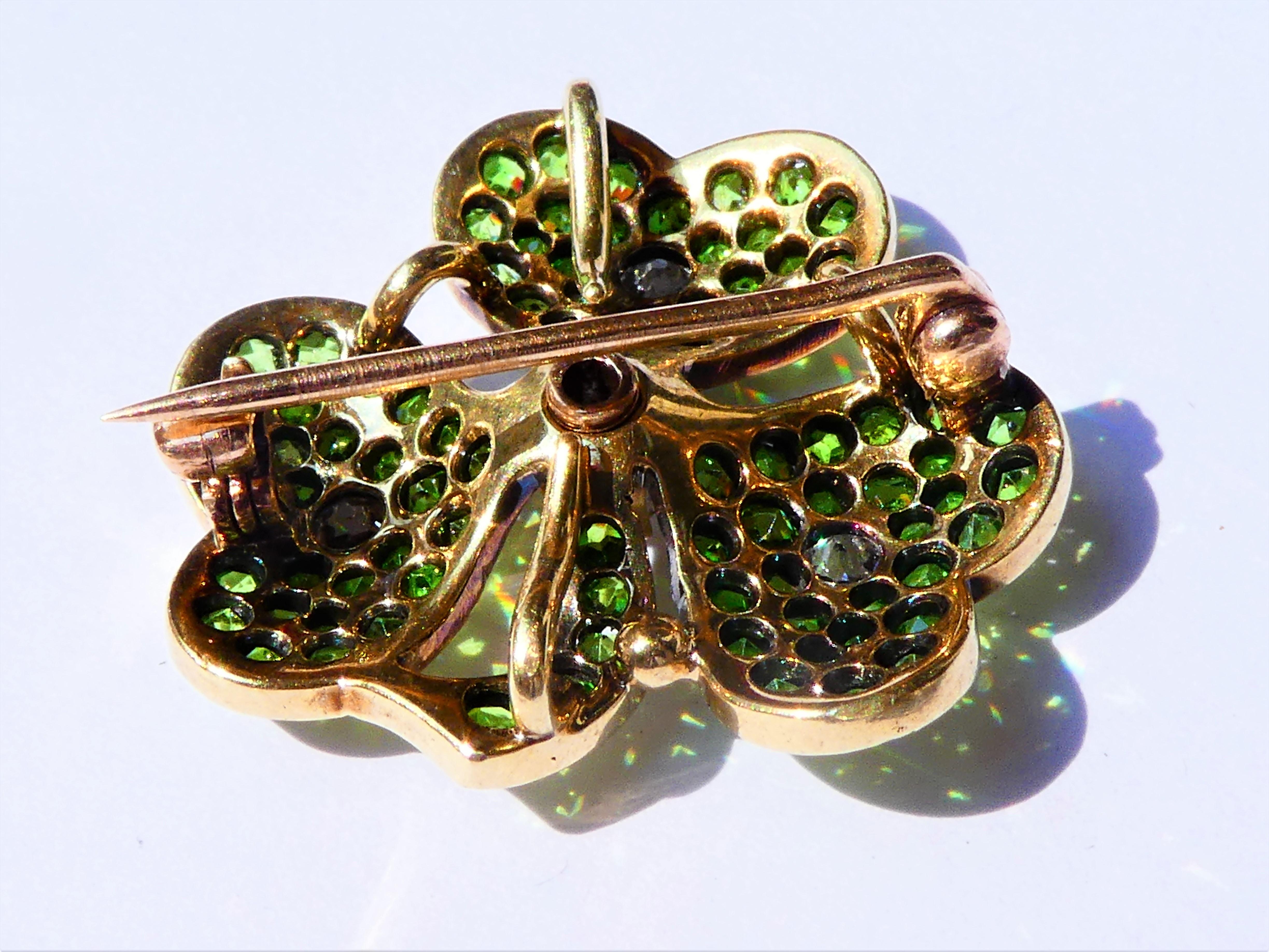 Antique Green Demantoid Garnets and Diamonds 14 Karat Gold Cloverleaf Brooch In Excellent Condition In Munich, DE