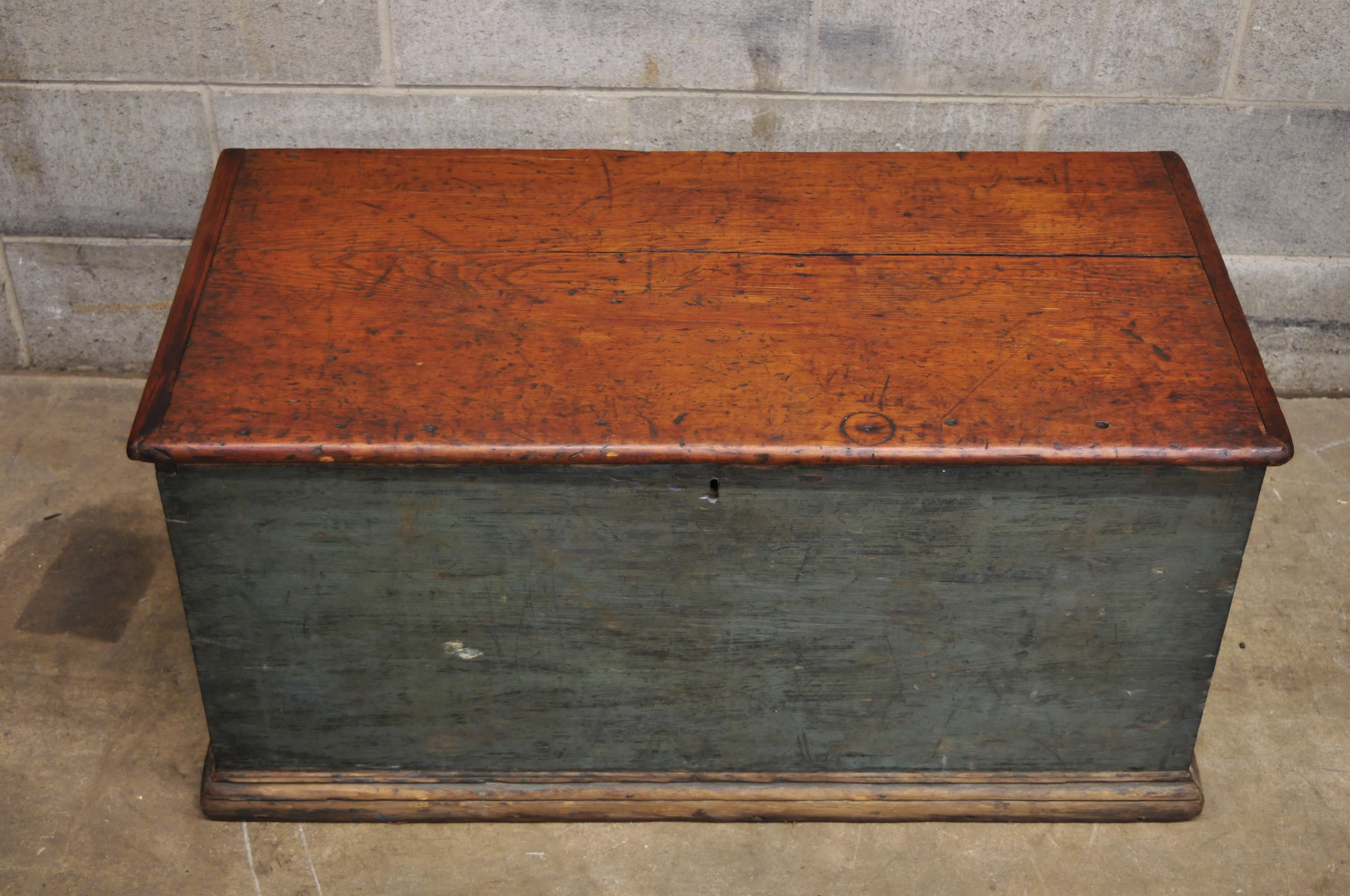 Antique Green Distressed Painted Blanket Chest Trunk with Dovetail Construction 4