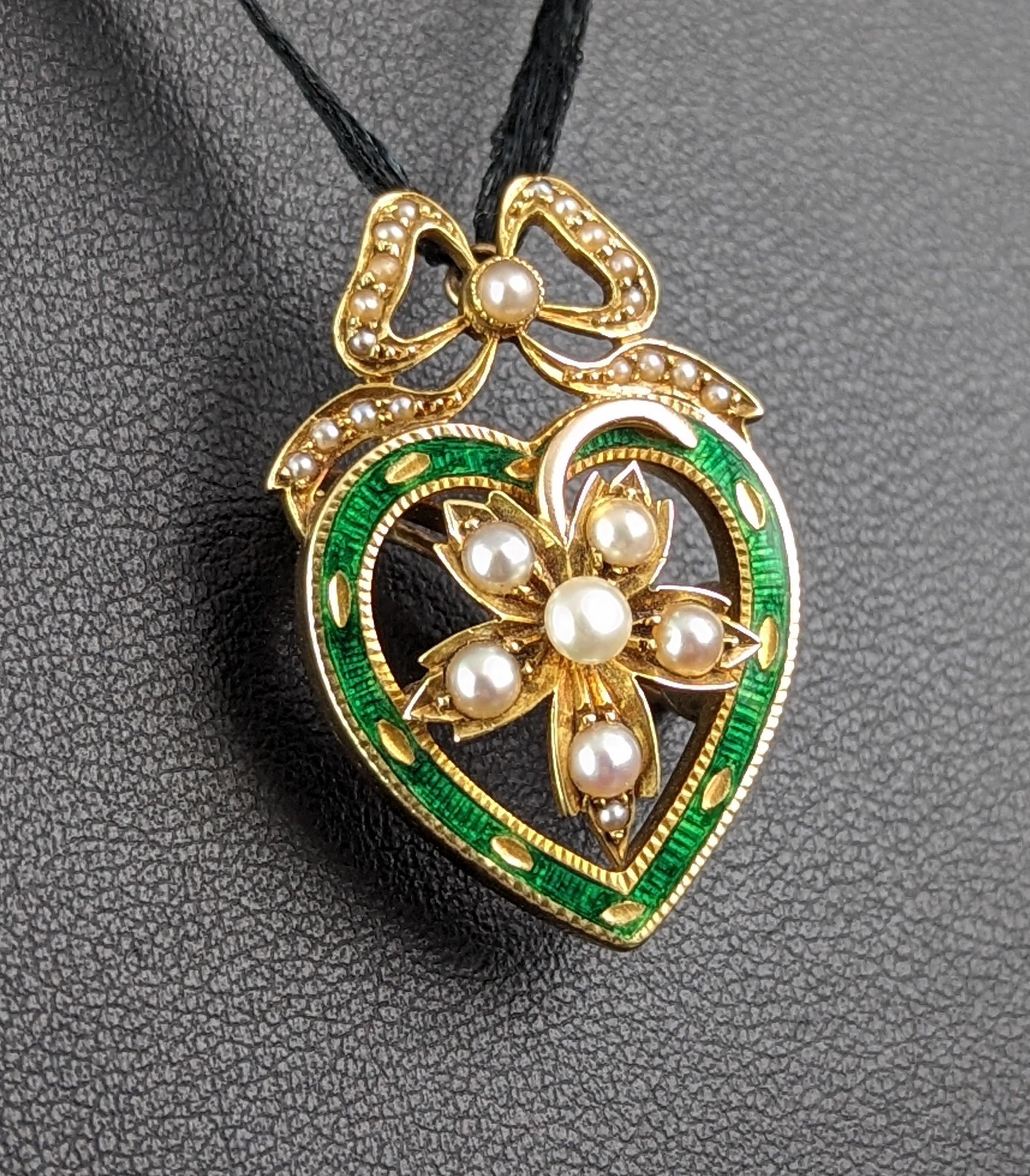 Antique Green Enamel and Pearl Heart pendant brooch, 9k yellow gold  For Sale 4