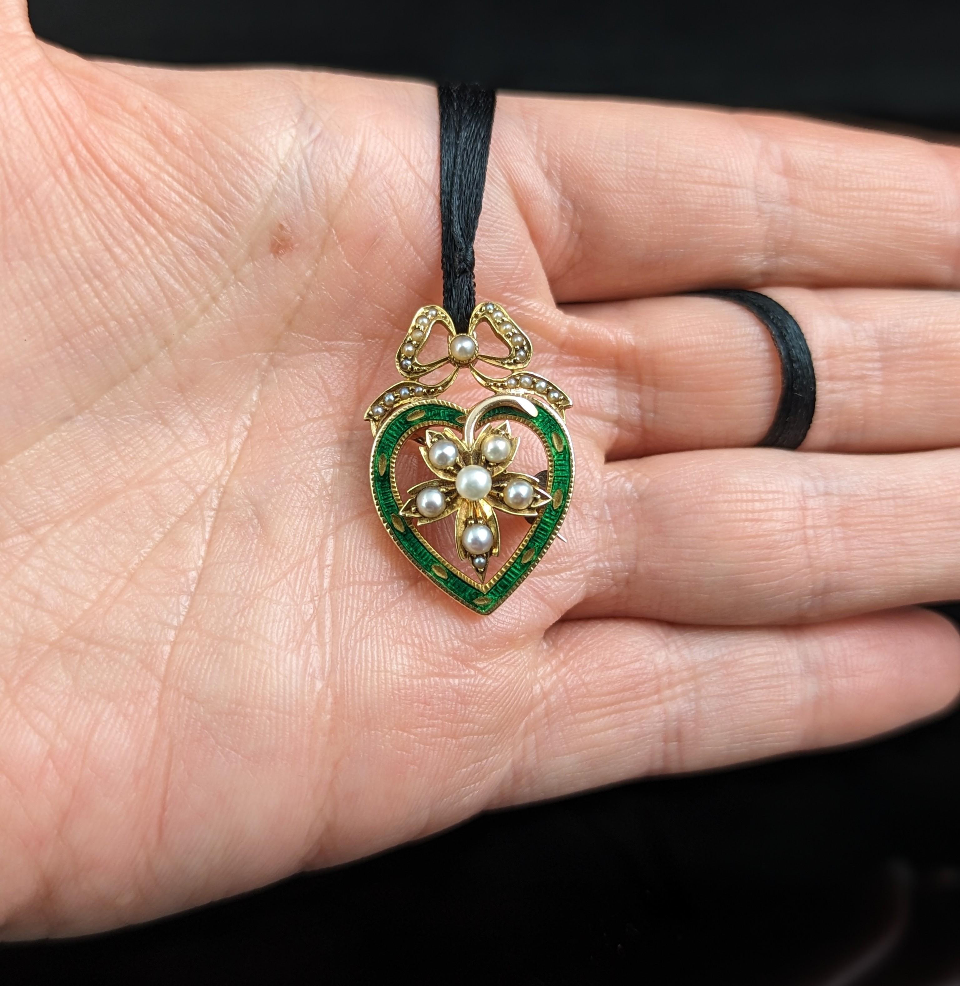 Antique Green Enamel and Pearl Heart pendant brooch, 9k yellow gold  For Sale 5