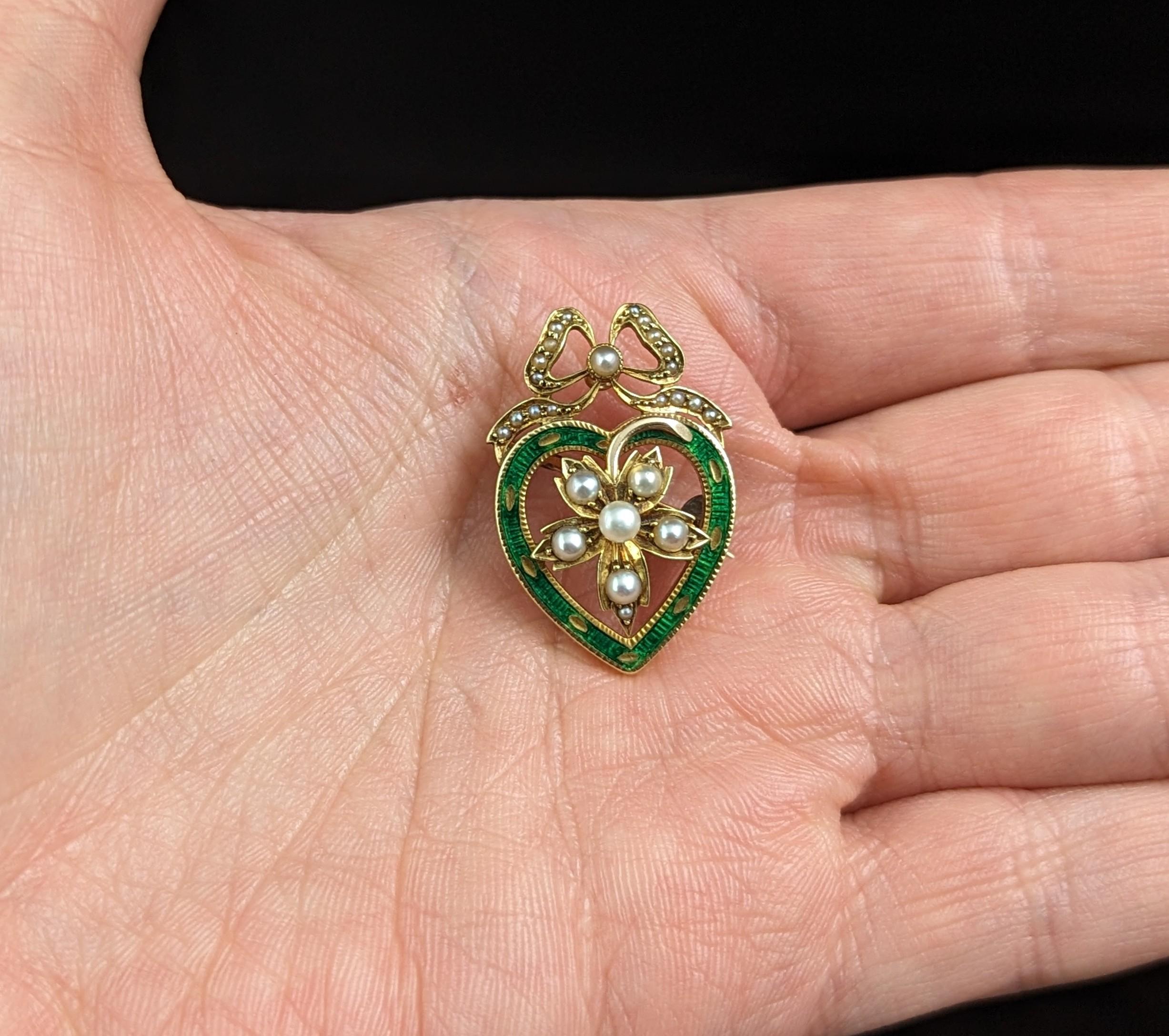 Antique Green Enamel and Pearl Heart pendant brooch, 9k yellow gold  For Sale 6