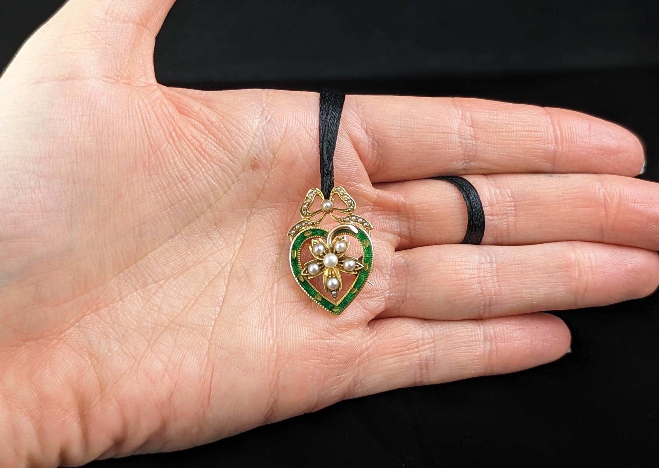 Antique Green Enamel and Pearl Heart pendant brooch, 9k yellow gold  In Good Condition For Sale In NEWARK, GB