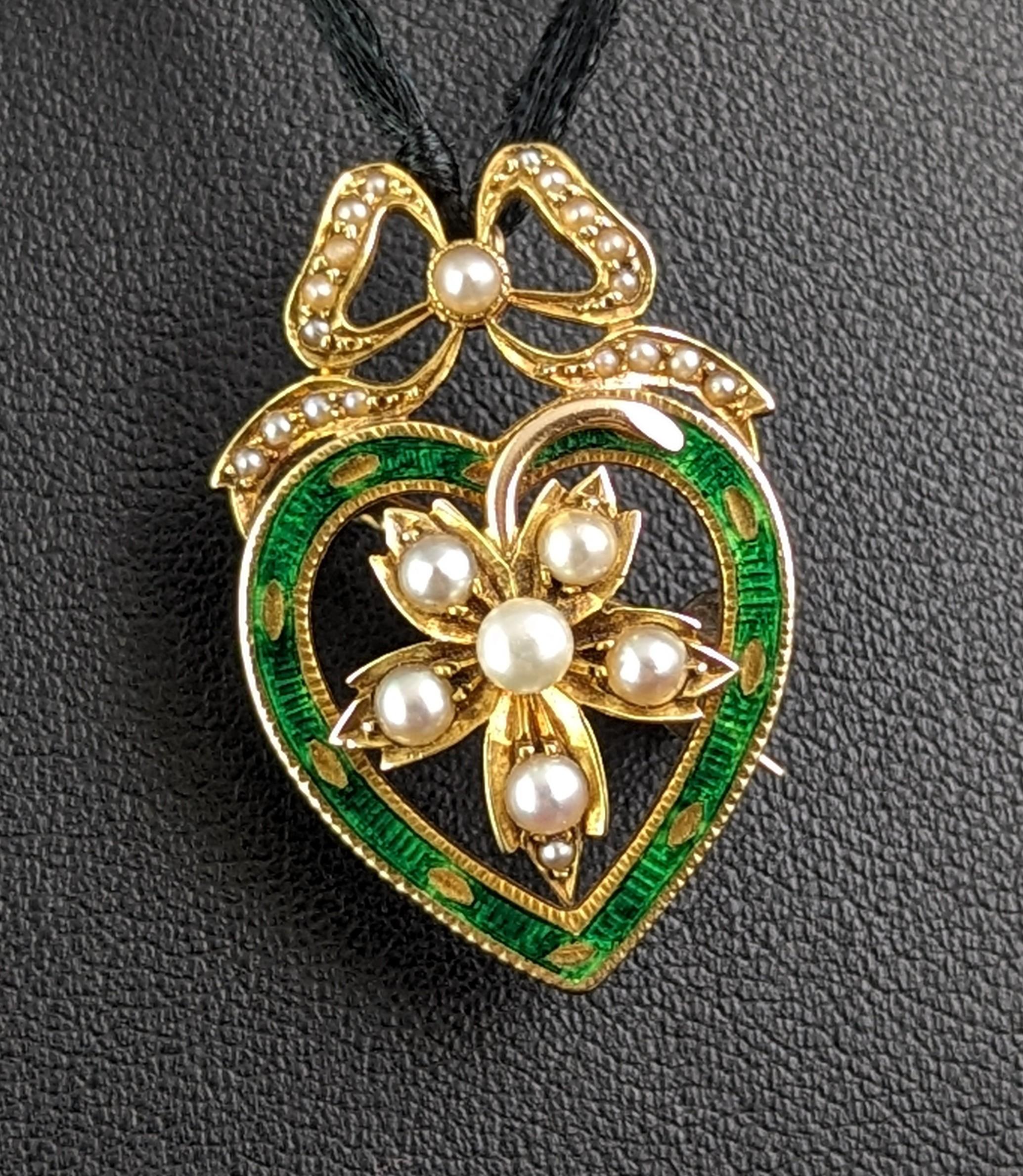 Antique Green Enamel and Pearl Heart pendant brooch, 9k yellow gold  For Sale 2