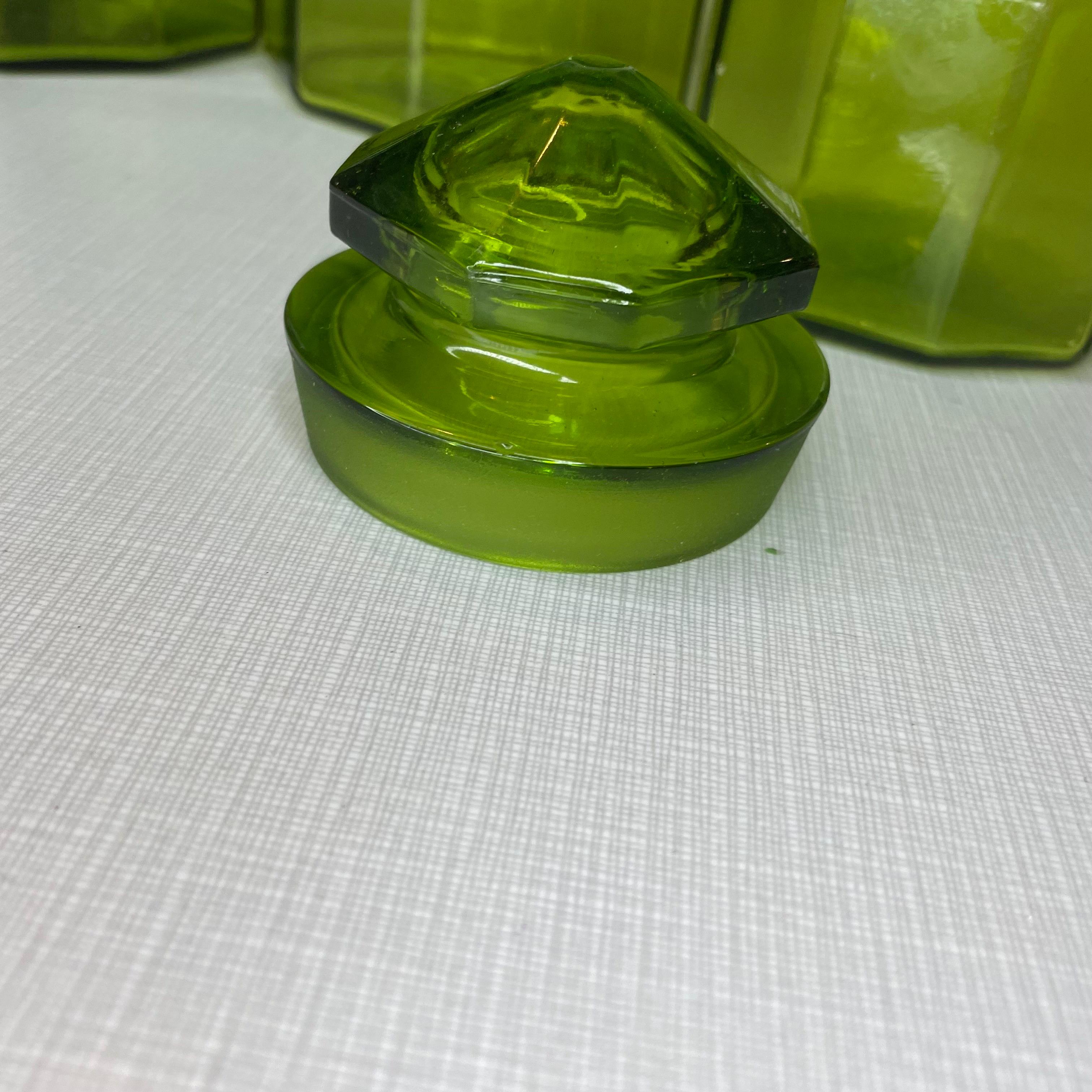 Art déco Pots d'apothicaire en verre vert ancien - Lot de trois en vente