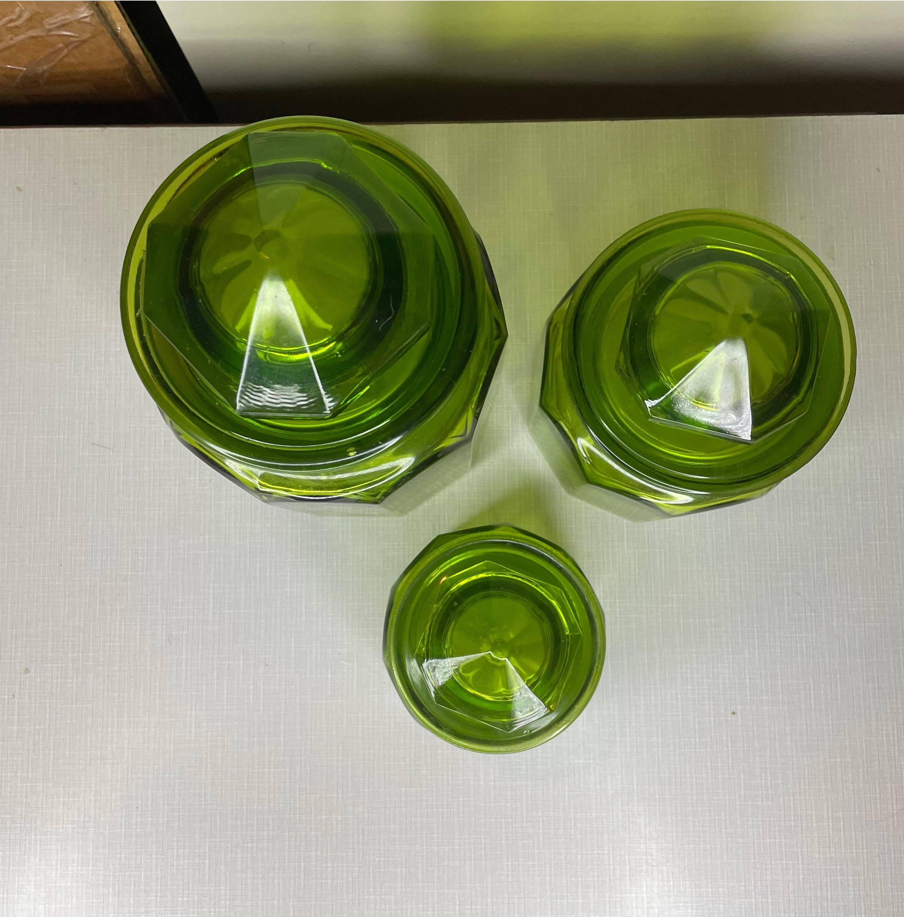 Américain Pots d'apothicaire en verre vert ancien - Lot de trois en vente