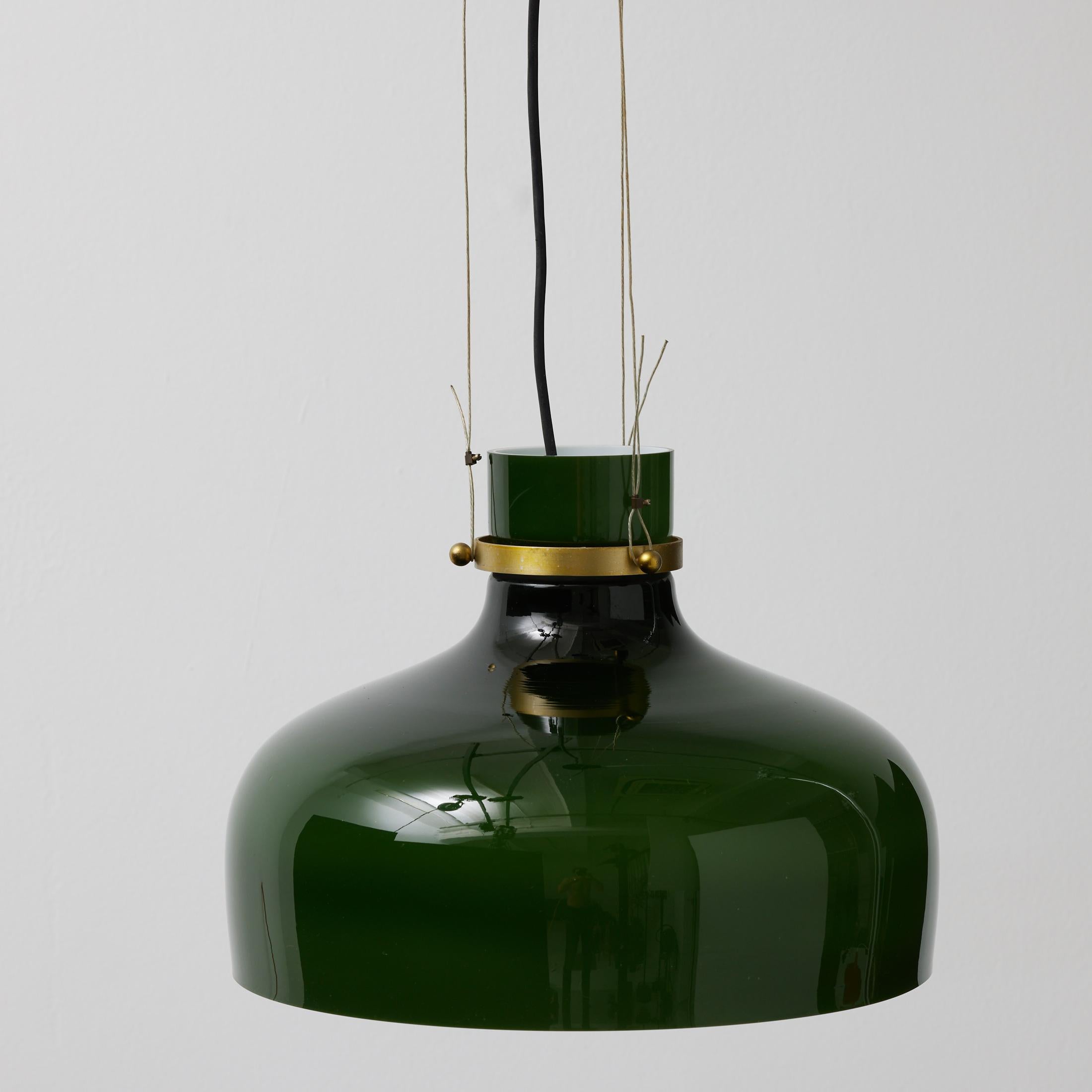 Antique Green Glass Ceiling Lamp, Early 20th Century, France - Original Condition

Description:
Elevate the atmosphere of any room with this stunning antique ceiling lamp, crafted in France in the early 20th century. Featuring a striking green
