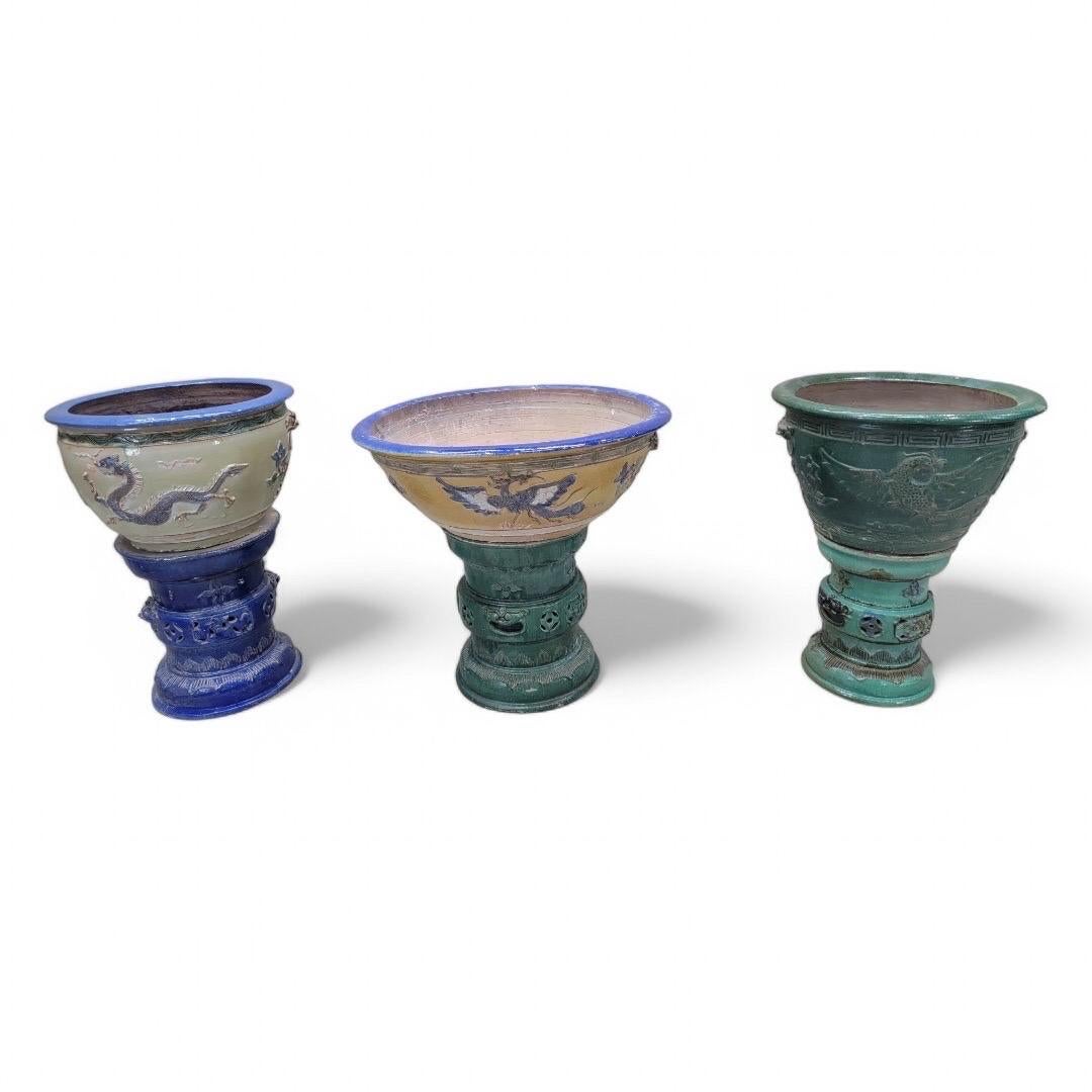 XIXe siècle Ancienne jardinière verte glacée Vase de la province de Guangdong avec Stand en vente