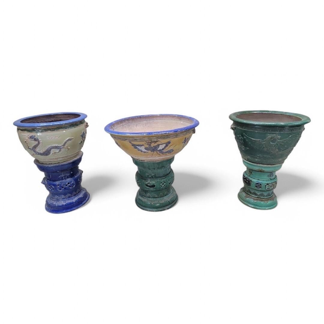 Ancienne jardinière verte glacée Vase de la province de Guangdong avec Stand en vente 2