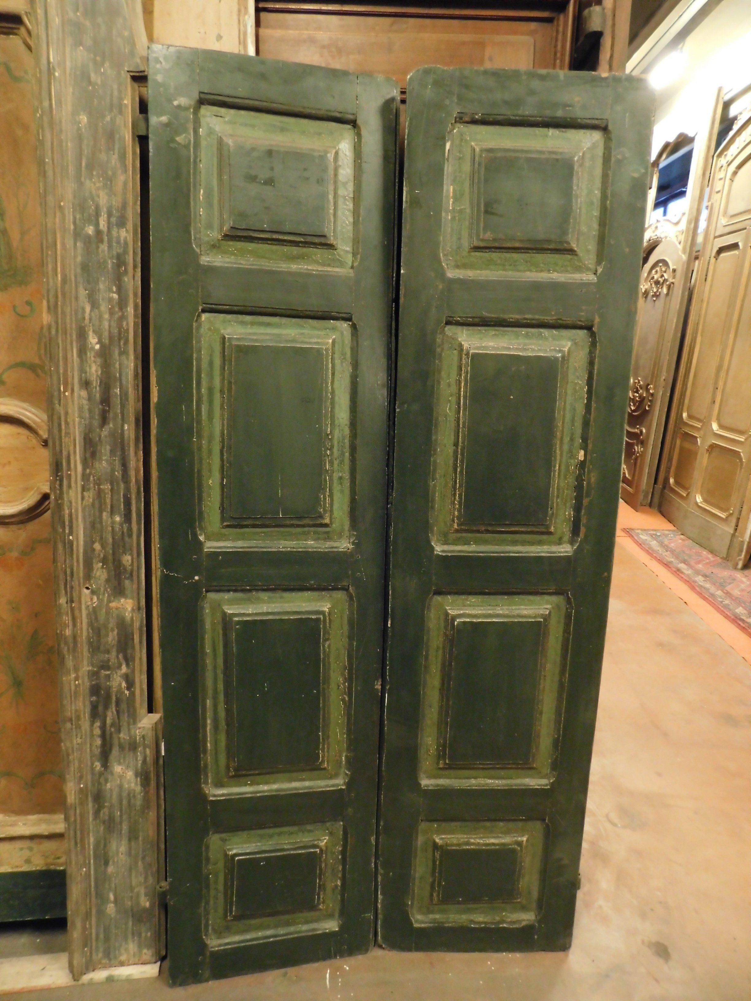 Antique wooden door, double wing, green lacquered by hand with 8 typical squares of the time, built in the 1700 in Italy, preserves the original irons (it was applied to the wall without a frame), in excellent and conservative original condition,