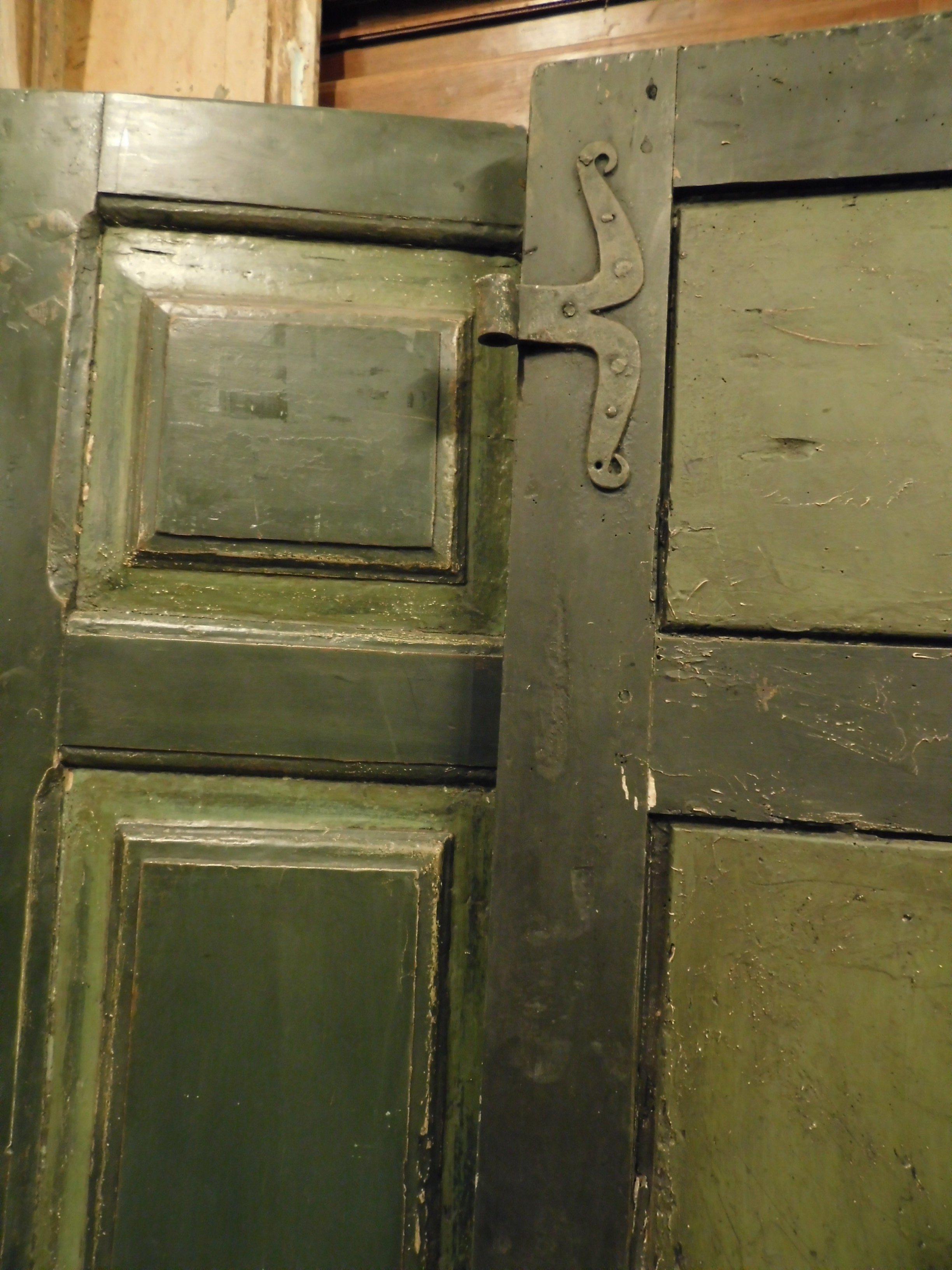 Antique Green Hand Painted Wooden Double Door with 8 Panels, 1700, Italy In Good Condition In Cuneo, Italy (CN)