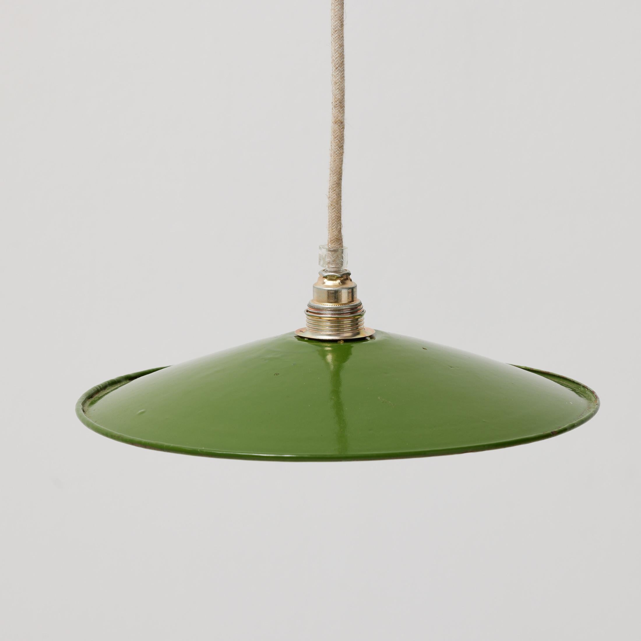 Antique Green Lacquered Metal Ceiling Lamp, Early 20th Century, France - Original Condition

Description:
Elevate the atmosphere of any room with this stunning antique ceiling lamp, crafted in France in the early 20th century. Featuring a striking