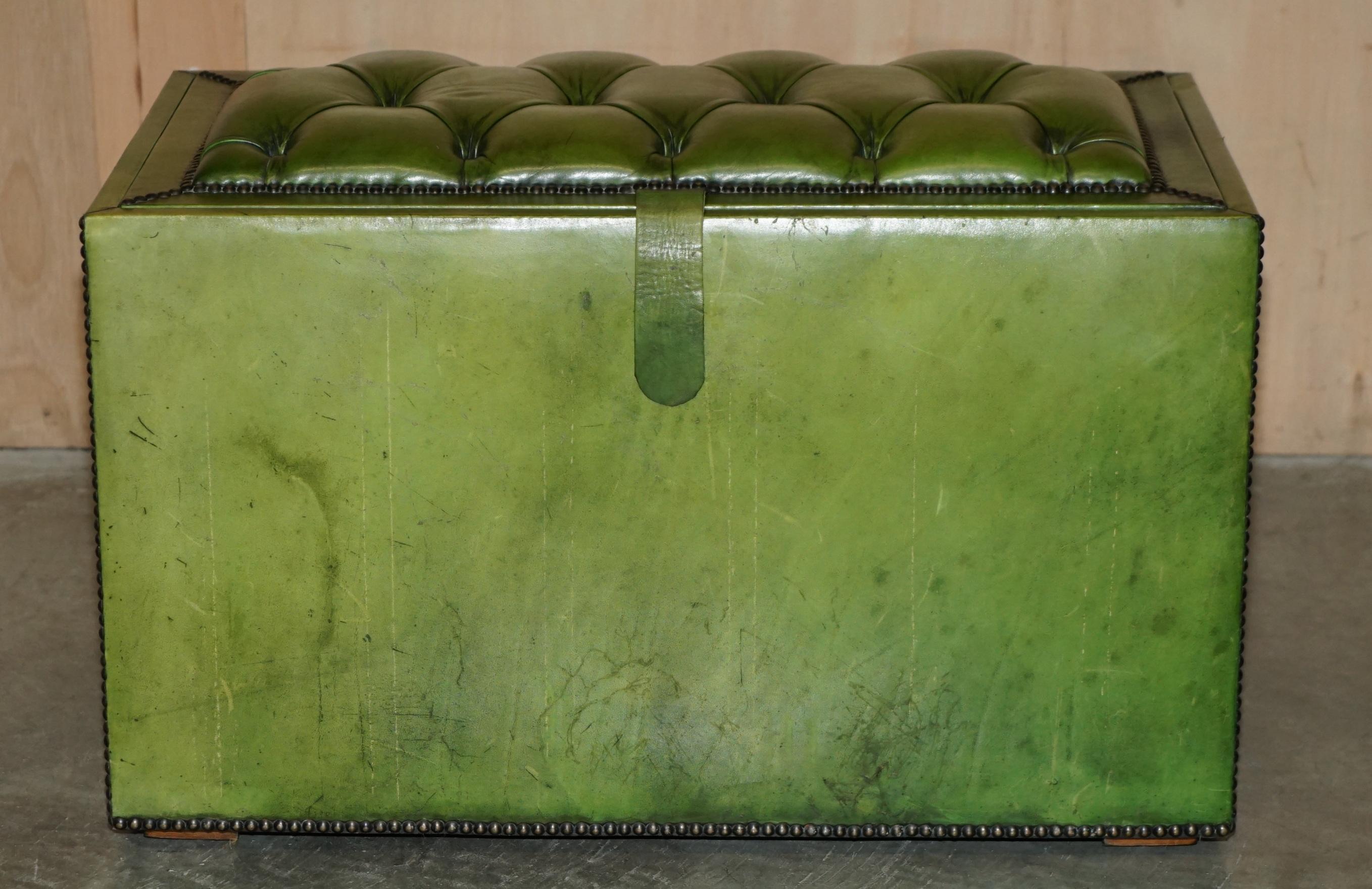 ANTiQUE GREEN LEATHER CHESTERFIELD OTTOMAN BENCH SEAT REVERSIBLE COFFEE TABLE For Sale 4