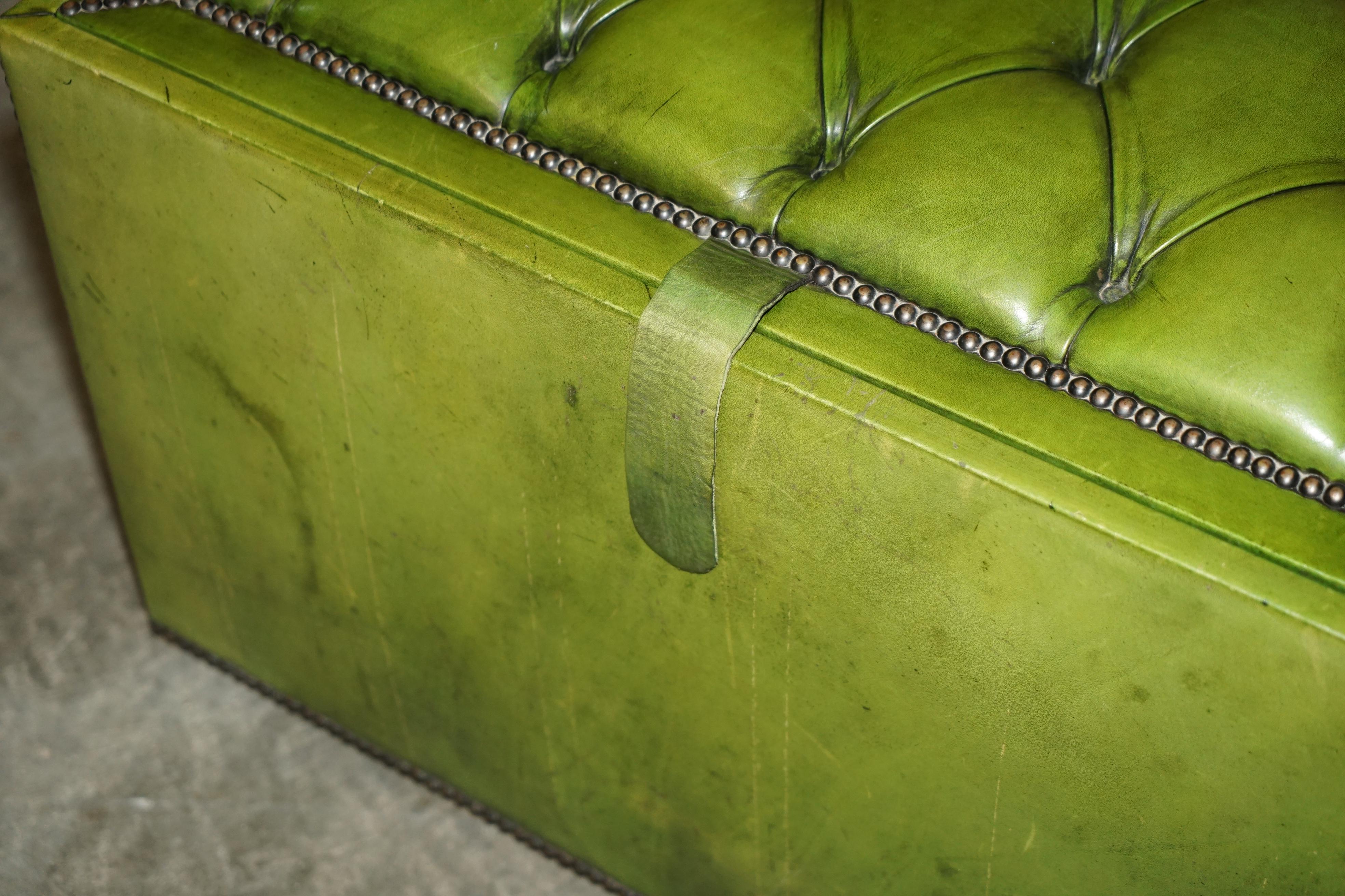 ANTiQUE GREEN LEATHER CHESTERFIELD OTTOMAN BENCH SEAT REVERSIBLE COFFEE TABLE For Sale 5
