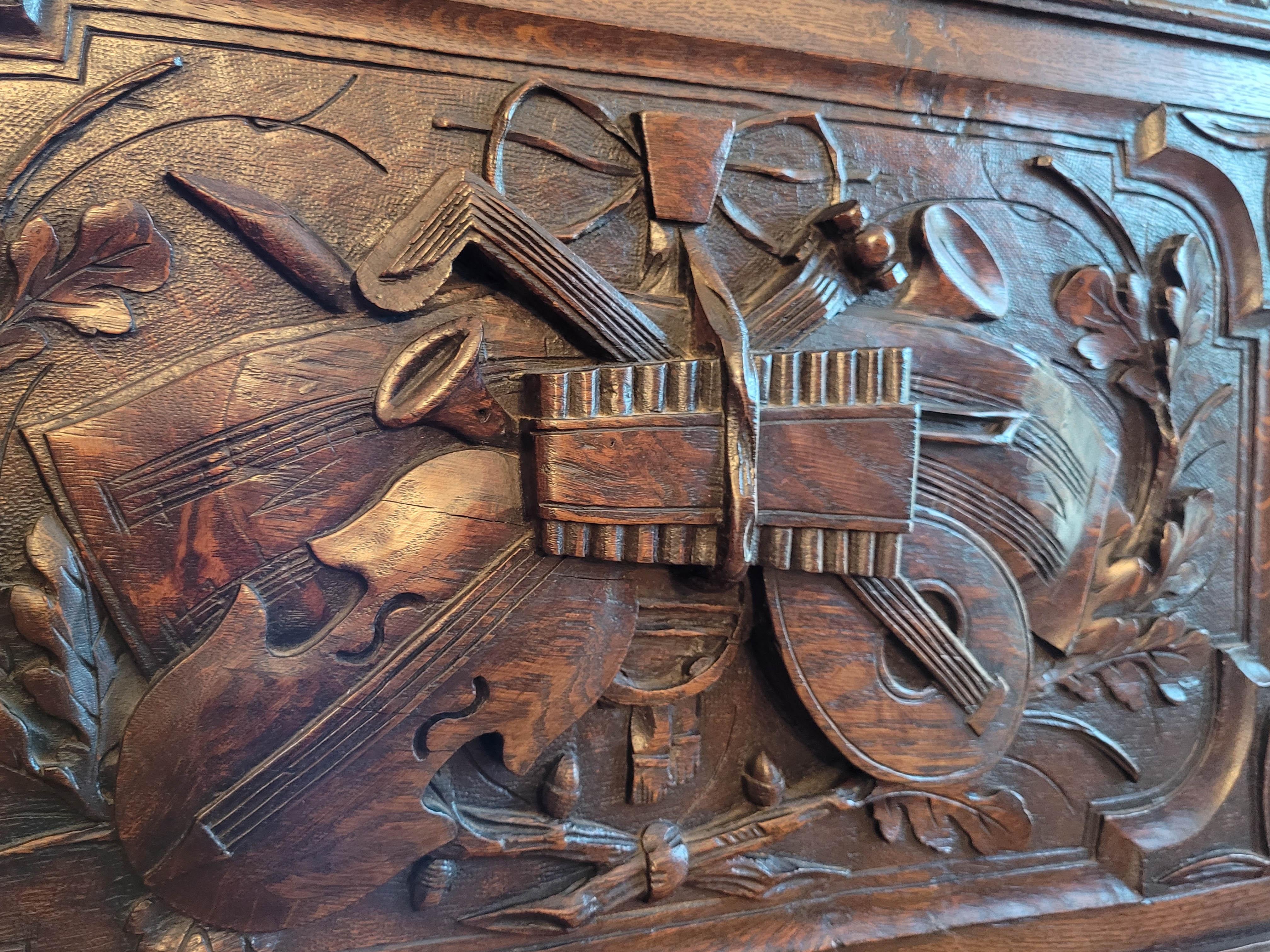 Antique Green Man Renaissance Revival Oak Vitrine For Sale 8