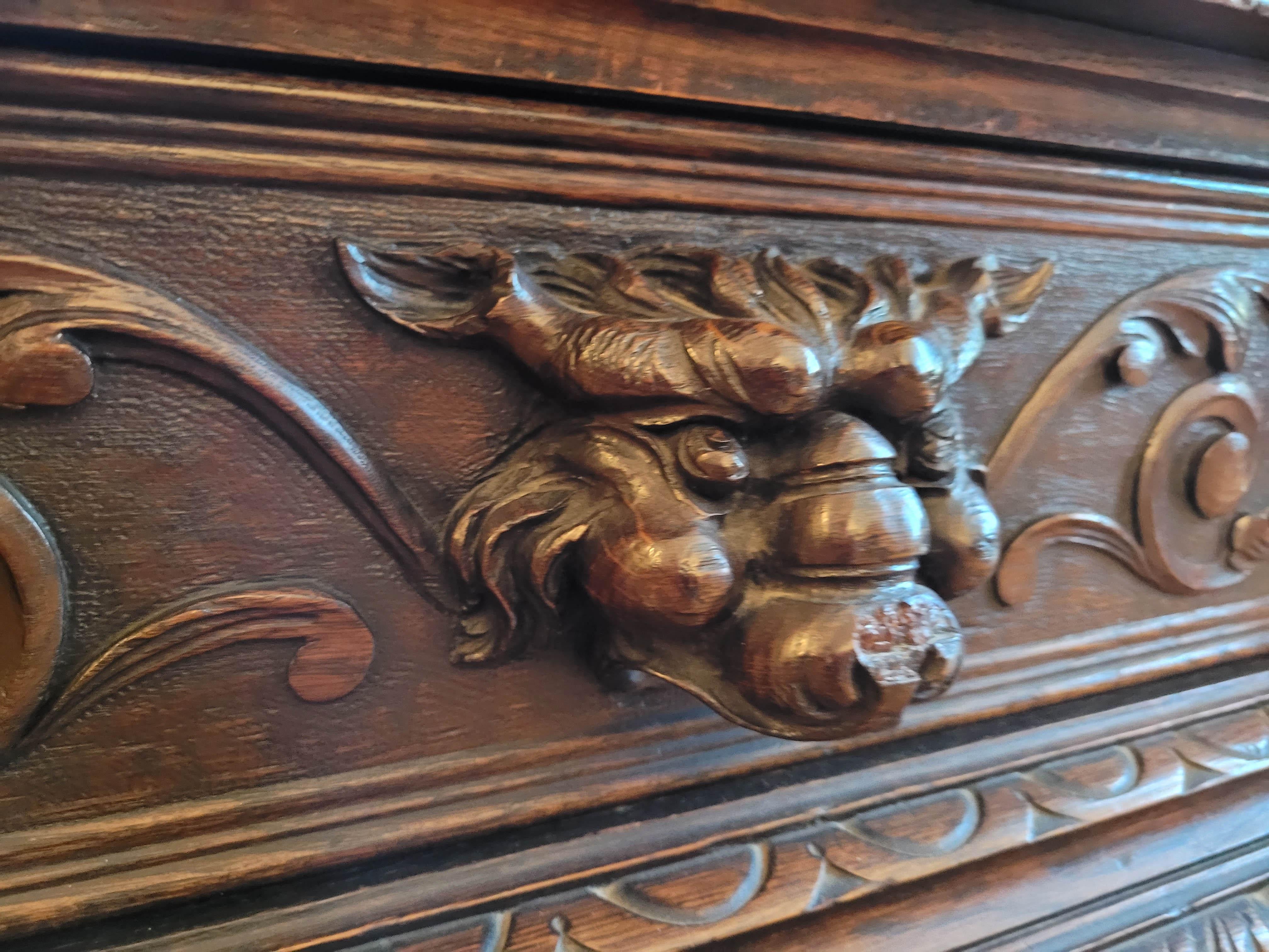 Antique Green Man Renaissance Revival Oak Vitrine For Sale 7
