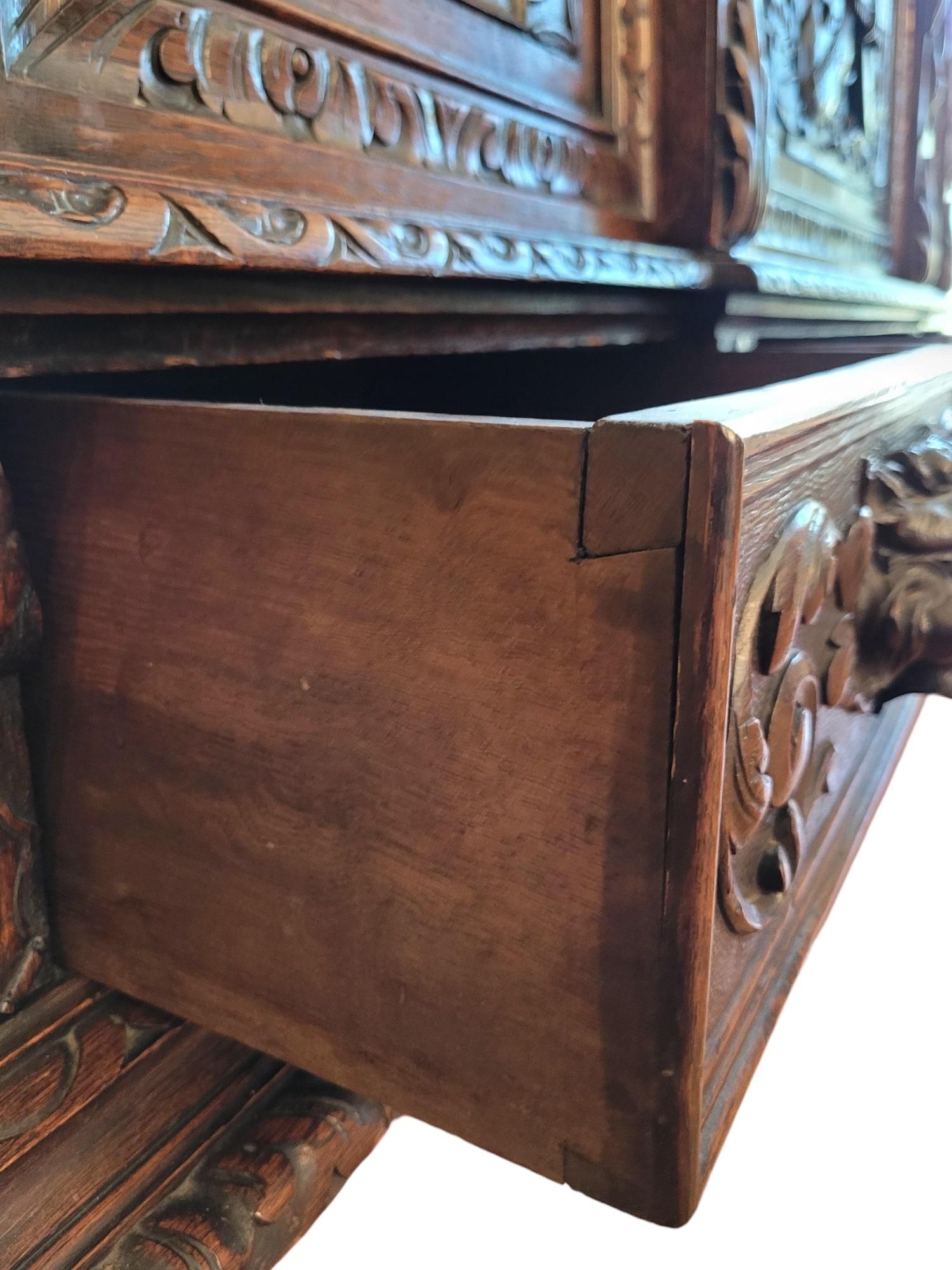 Antique Green Man Renaissance Revival Oak Vitrine In Good Condition For Sale In North Palm Beach, FL