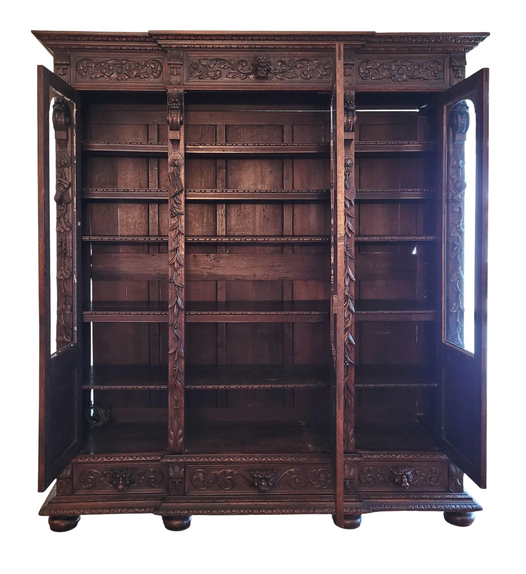 19th Century Antique Green Man Renaissance Revival Oak Vitrine For Sale
