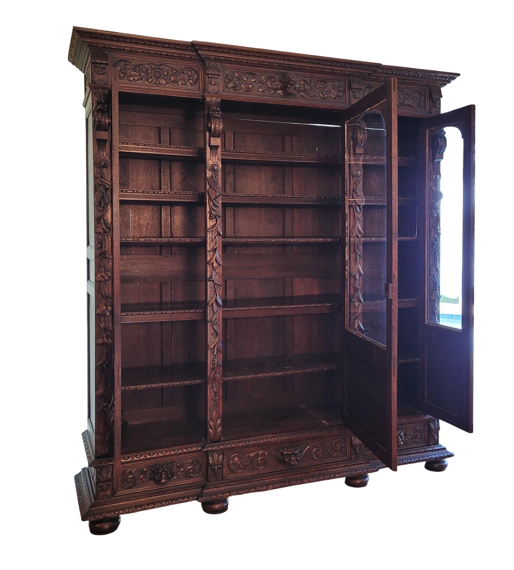 Antique Green Man Renaissance Revival Oak Vitrine For Sale 1
