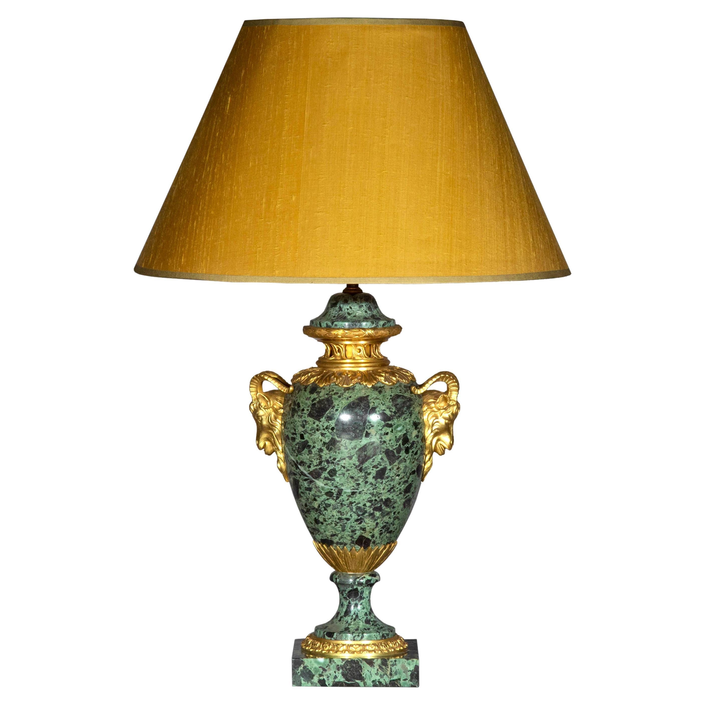 Lampe de table ancienne en marbre vert et bronze doré en vente