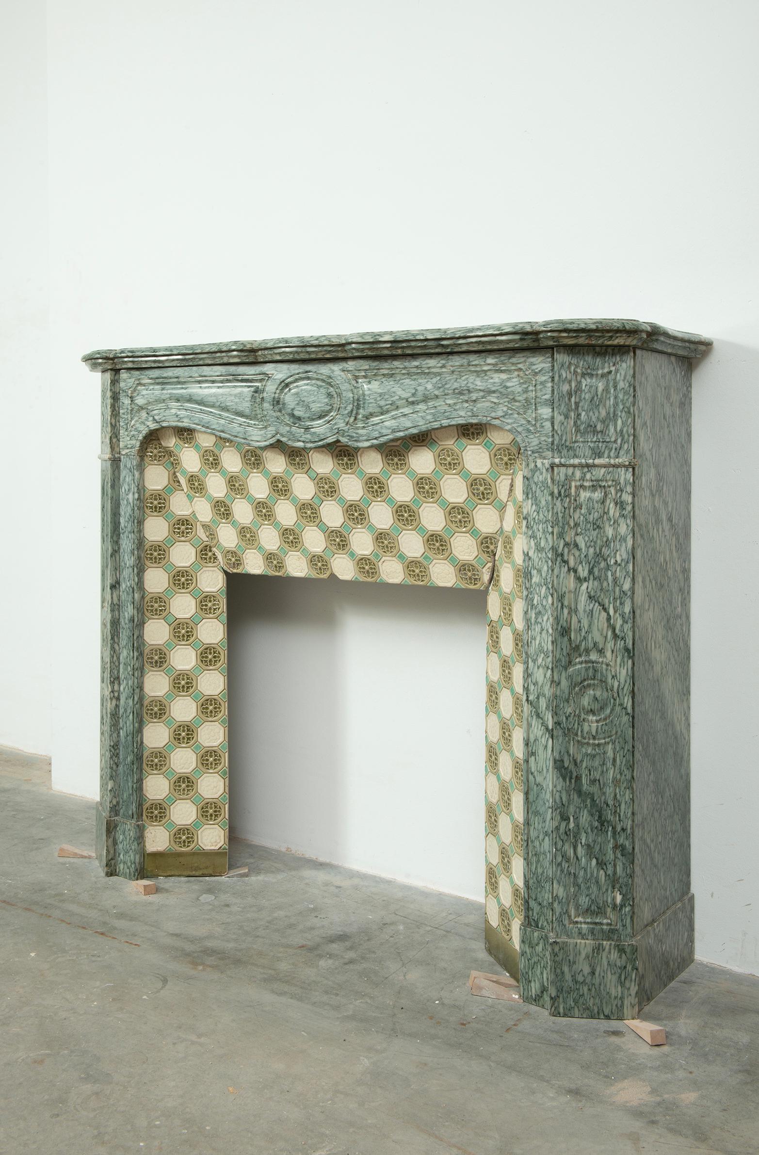 Antiker Louis XV-Kamin aus grünem Marmor im Angebot 15