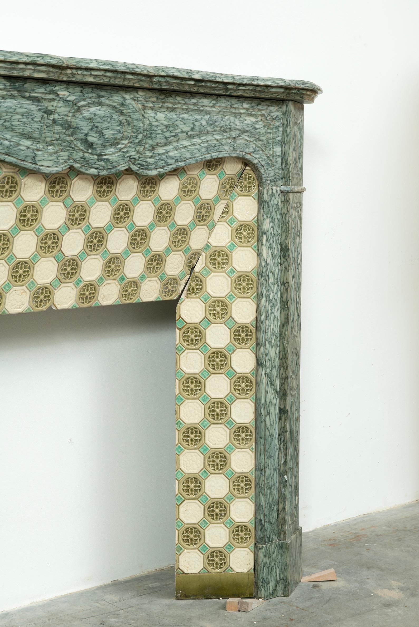Antiker Louis XV-Kamin aus grünem Marmor im Angebot 2