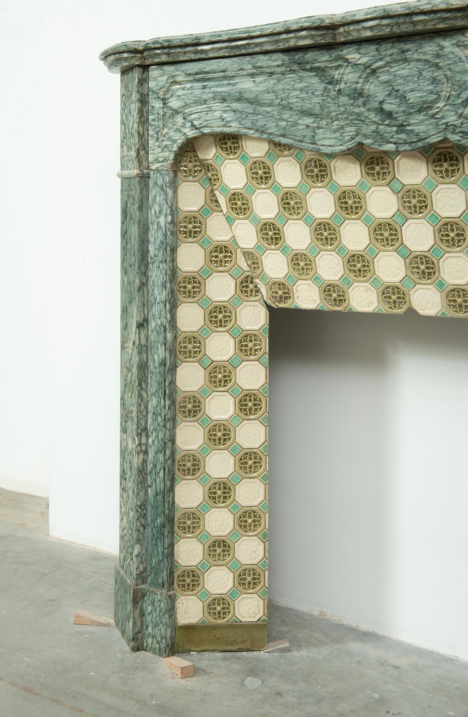 Antiker Louis XV-Kamin aus grünem Marmor im Angebot 4