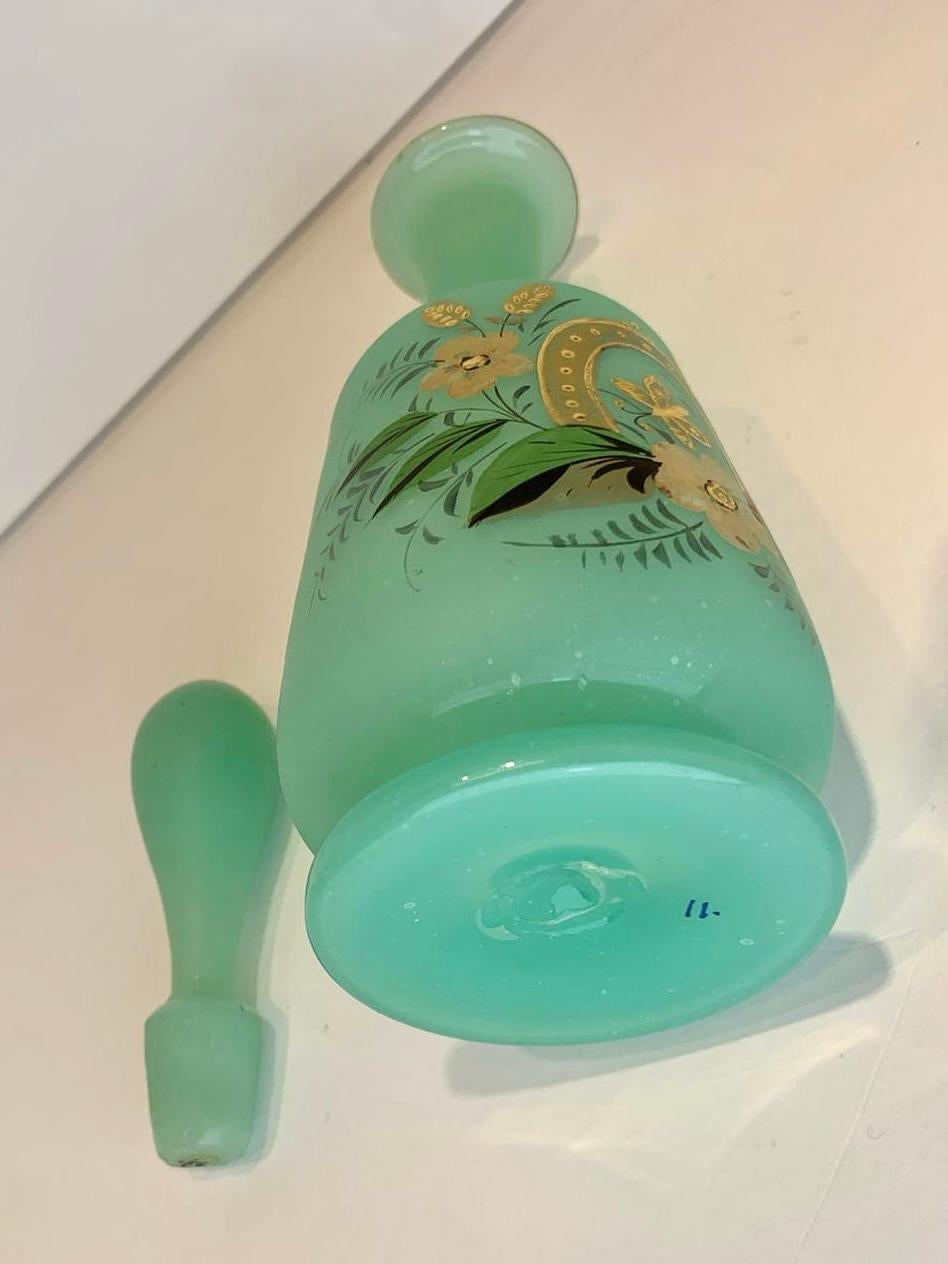 Antike Parfümflasche aus grünem, emailliertem Opalglas, Flacon, 19. Jahrhundert im Angebot 1