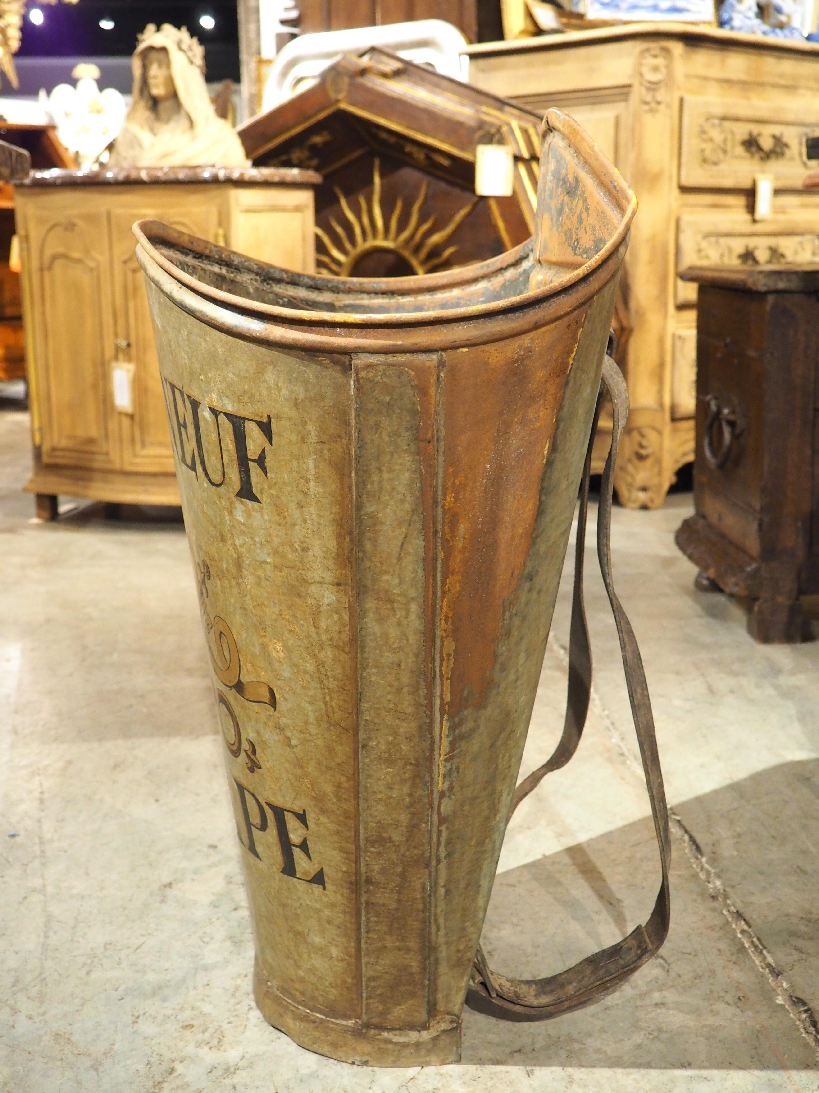 Antique Tall Silver-Green Painted French Wine Hotte, Chateauneuf-du-Pape en Bueno estado para la venta en Dallas, TX