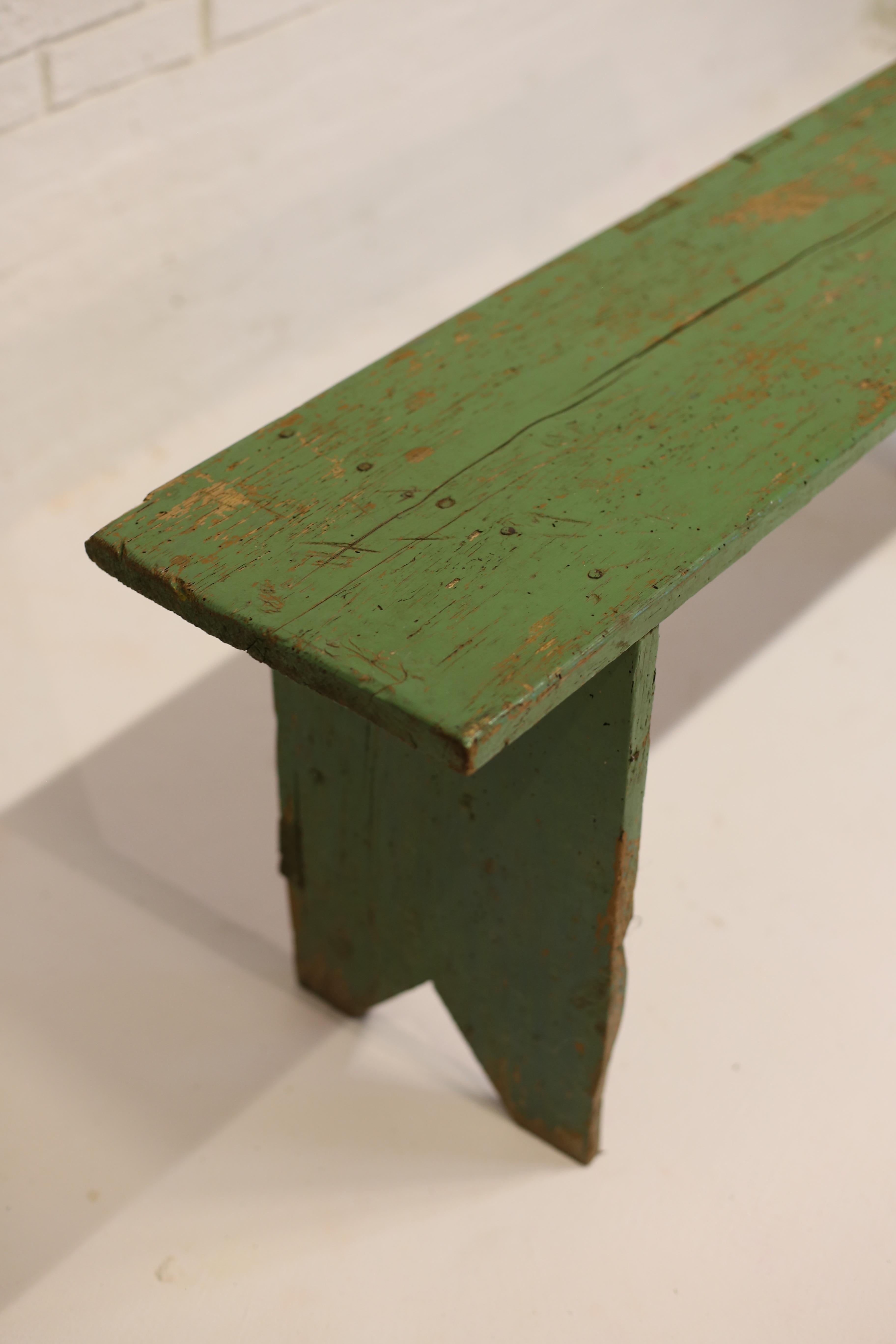 Hongrois Ancien banc en pin peint en vert, Hongrie, début du 20e siècle en vente
