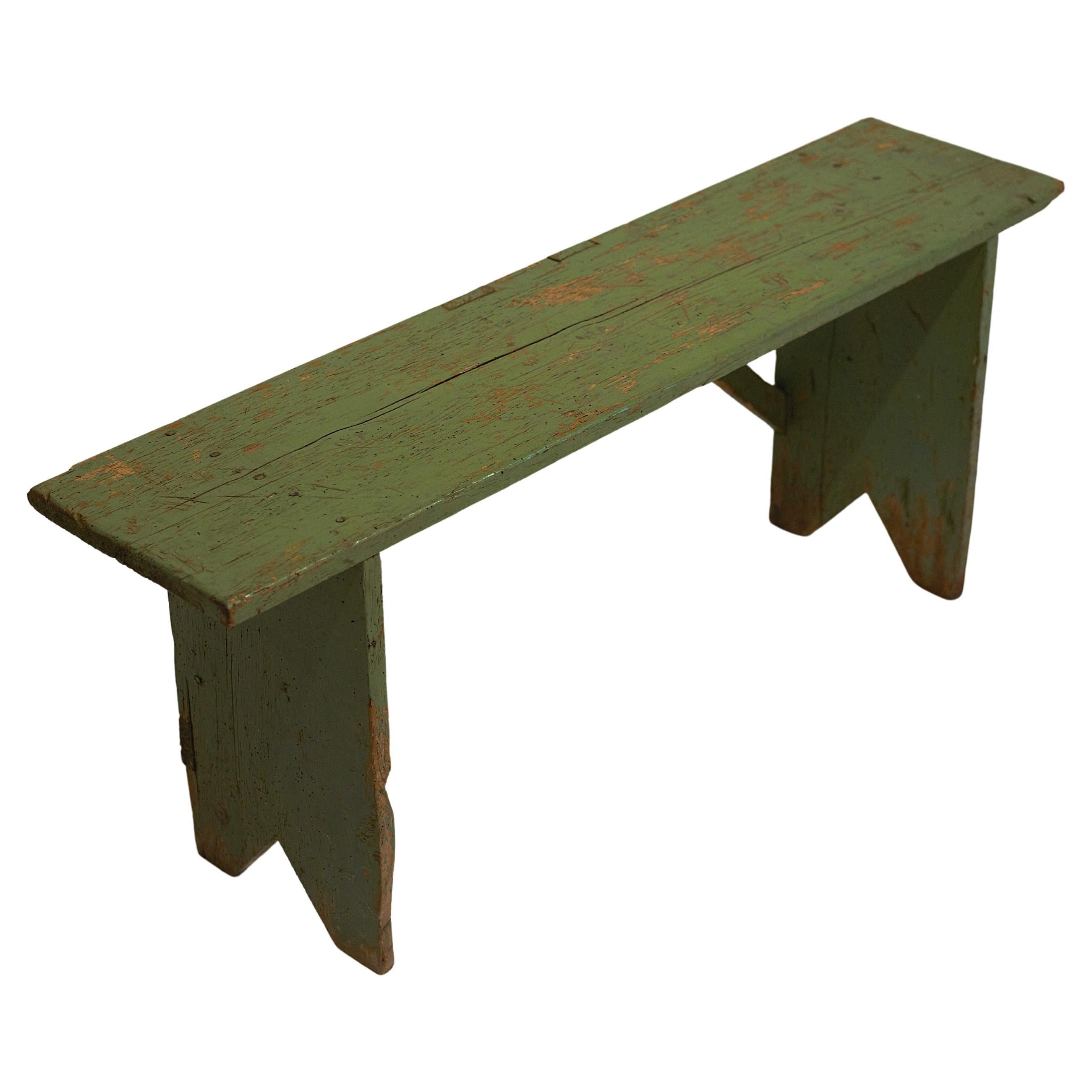 Ancien banc en pin peint en vert, Hongrie, début du 20e siècle