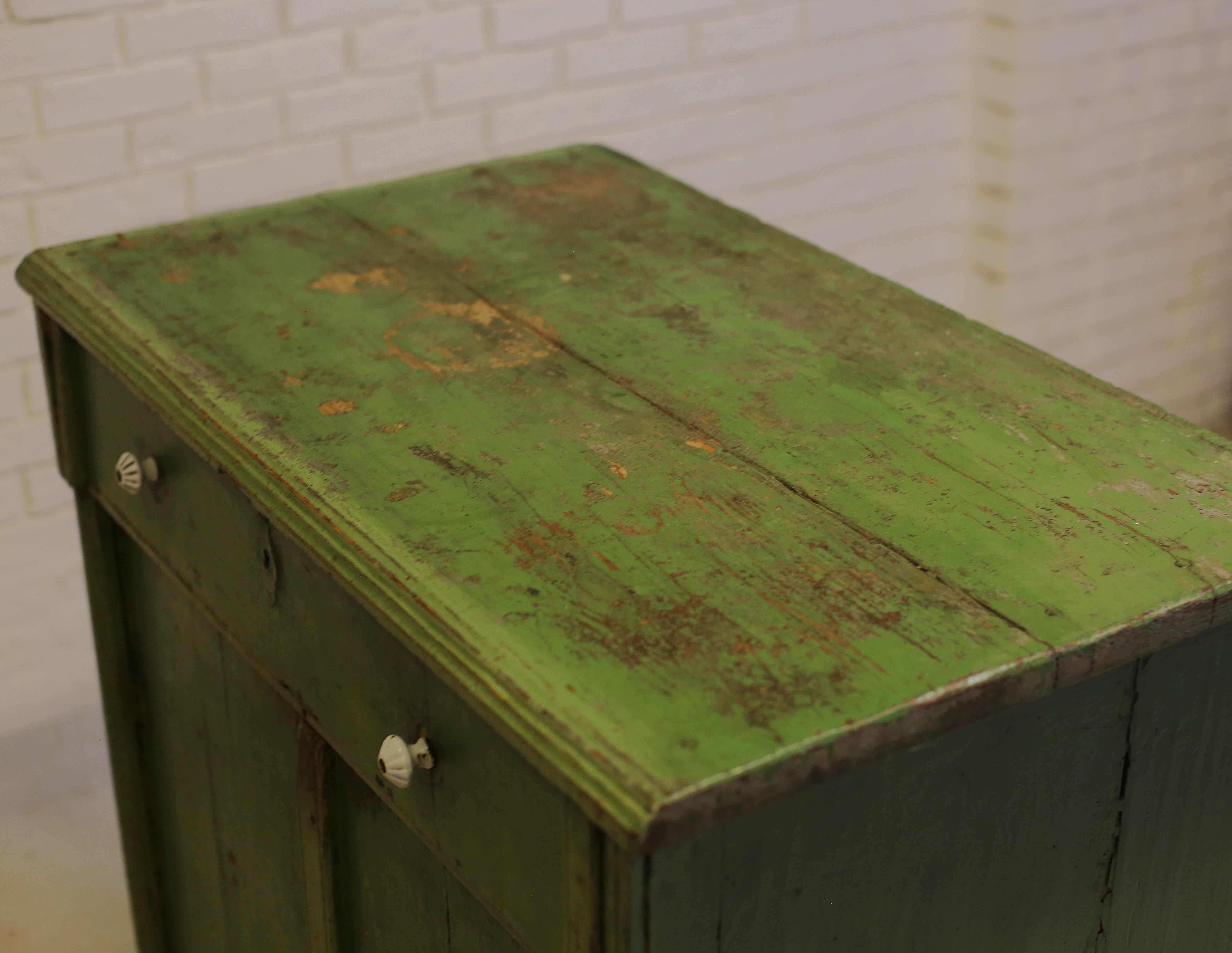 Antico mobile in pino dipinto di verde, Ungheria occidentale, inizio XX secolo in vendita 4