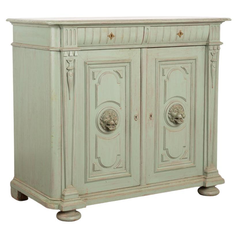 Antiguo aparador aparador pintado de verde con cabezas de león talladas, Suecia circa 1860 en venta