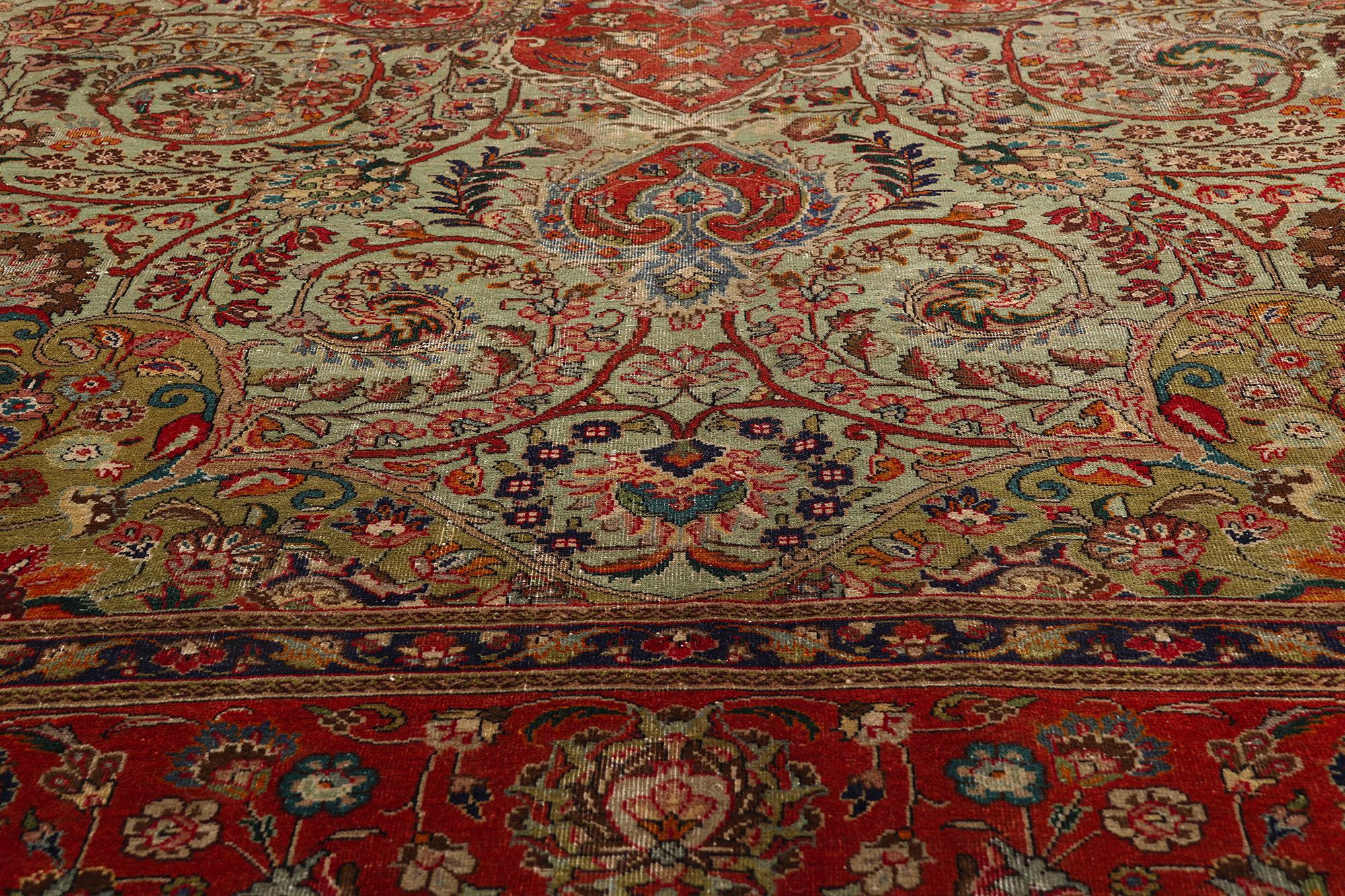 Antigua alfombra persa tabriz verde de estilo tradicional Anudado a mano en venta